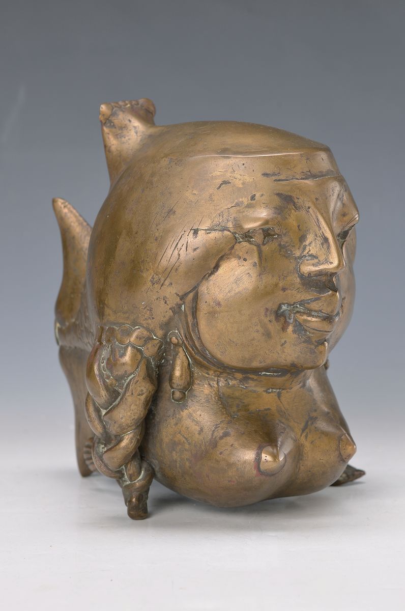 Gernot Rumpf, geb. 1941, Fischmutter, monogrammiert, Bronzefigur, num. 24/25, ca. 22 x 22 cm