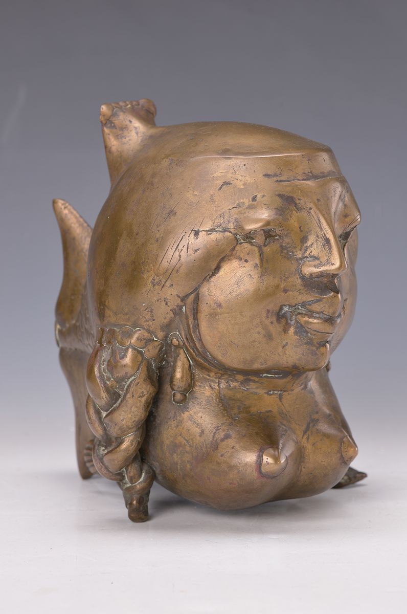 Detail k: Gernot Rumpf, geb. 1941, Fischmutter, monogrammiert, Bronzefigur, num. 24/25, ca. 22 x 22 cm