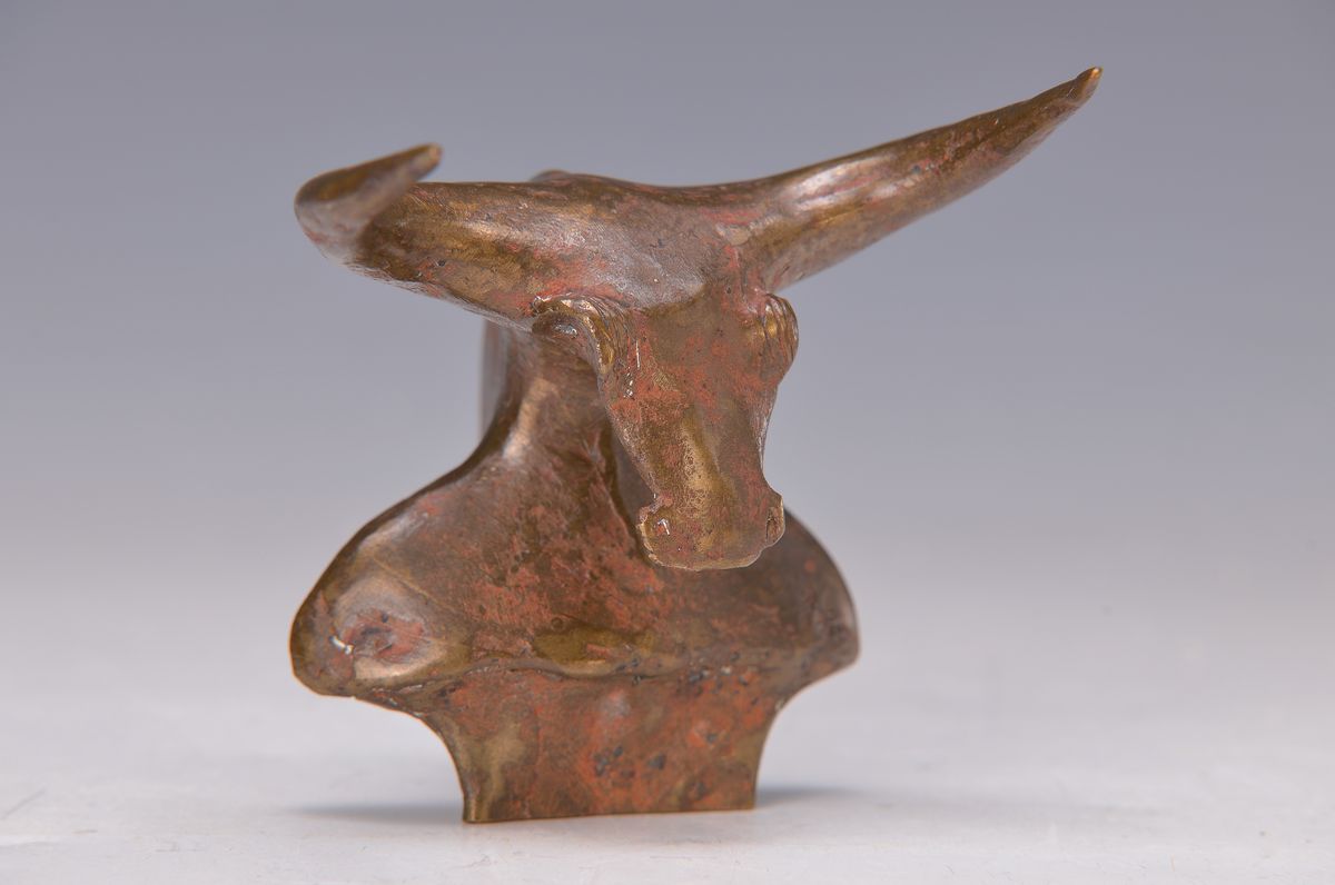 Detail k: Gernot Rumpf, geb. 1941, Minotaurus, Bronzefigur, monogrammiert, ca. 8.5 x 8.5 cm