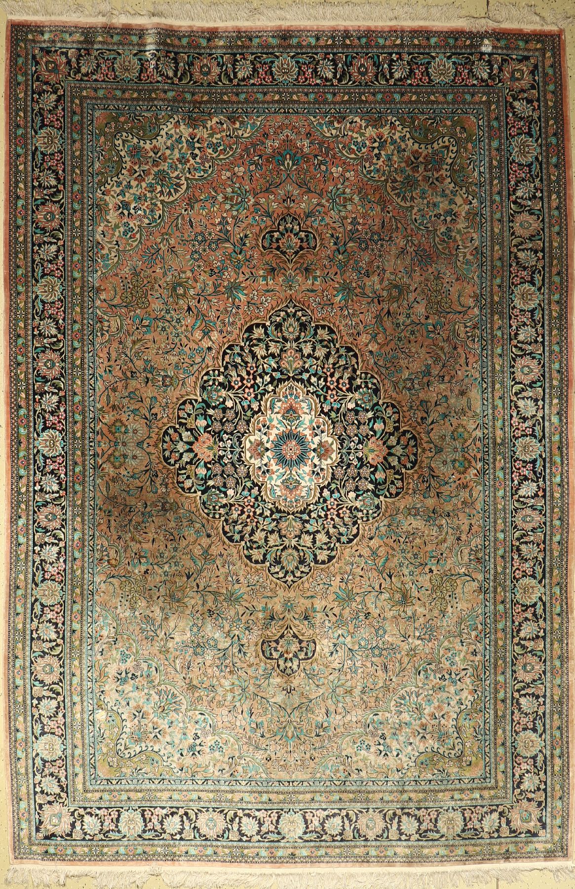 China Seide, ca. 50 Jahre, Seide auf Baumwolle, ca. 300 x 200 cm, Reinigungsbedürftig, EHZ: 2