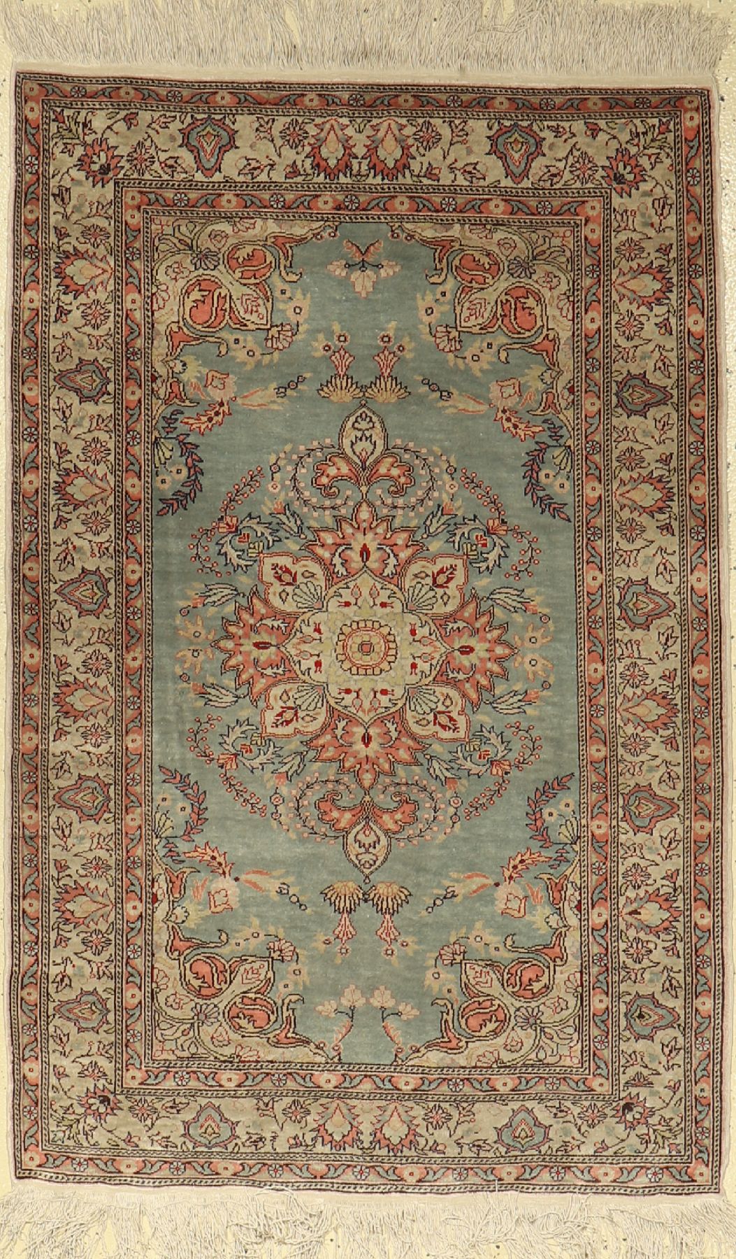 Kayseri Seide alt, Türkei, ca. 60 Jahre, reine Naturseide, ca. 126 x 80 cm, EHZ: 2-3