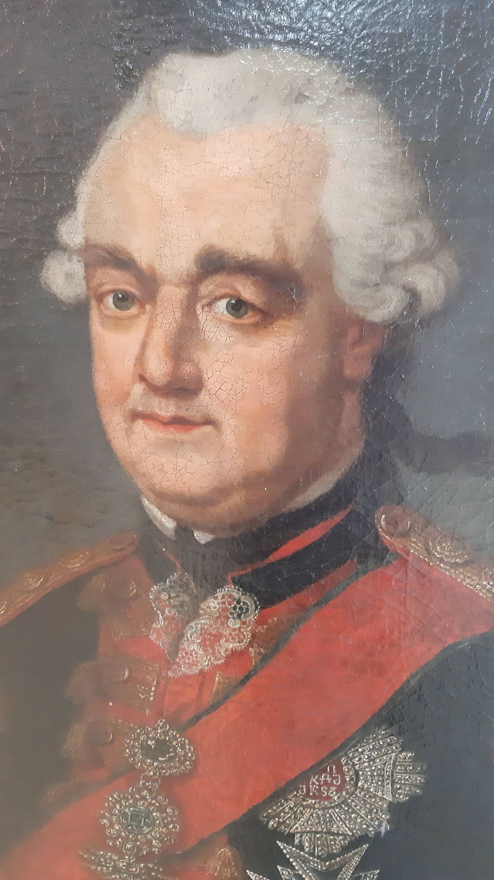 Detail d: Unbekannter Künstler, deutsch, um 1790, Dreiviertelporträt des Kurfürsten Karl Theodor von der Pfalz, mit u.a. dem Orden vom Goldenen Vliess, in ...