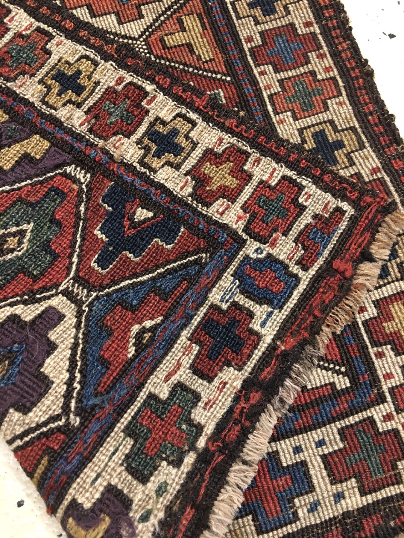 Detail h: Seltene Schahsavan "Reverse-Sumakh" Taschenfront antik, Nordwestpersien Moghan-Gebiet, 19.Jhd., Wolle gewebt auf Wolle. Farbenfrohe ...