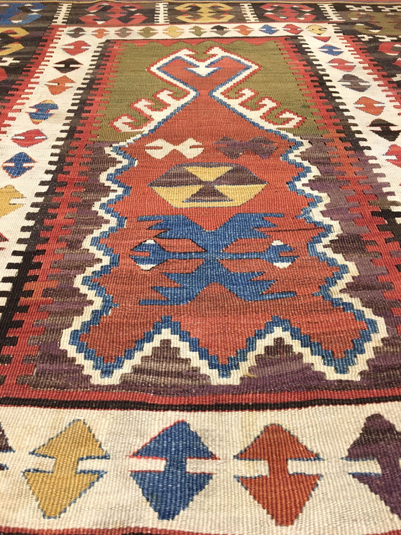 Detail b: Seltener Obruk "Gebets-Kelim" antik, Zentralanatolien Konya-Gebiet, Mitte 19.Jhd., Wolle gewebt auf Wolle. Rarer Gebets-Kelim aus der ...