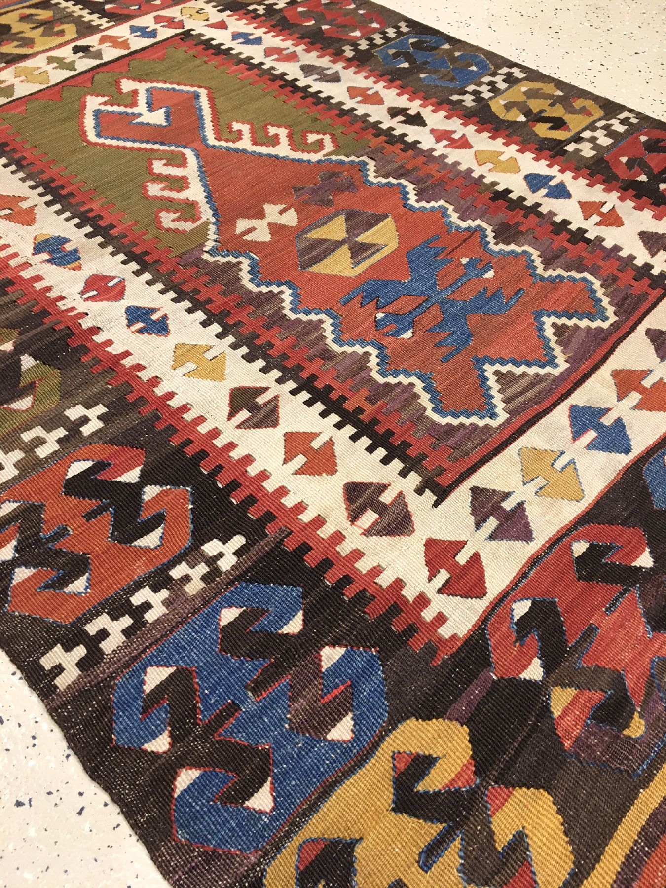 Detail c: Seltener Obruk "Gebets-Kelim" antik, Zentralanatolien Konya-Gebiet, Mitte 19.Jhd., Wolle gewebt auf Wolle. Rarer Gebets-Kelim aus der ...