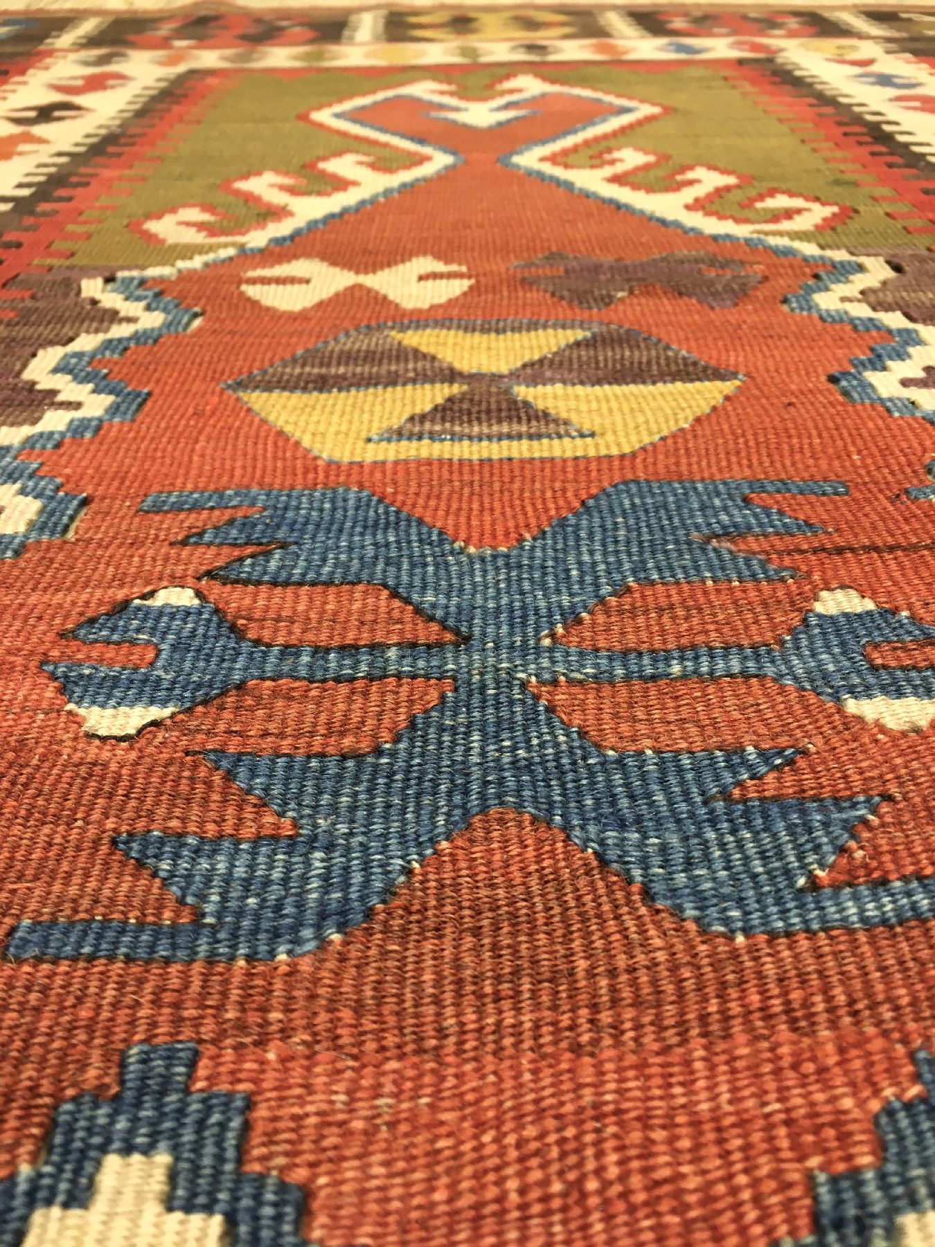 Detail e: Seltener Obruk "Gebets-Kelim" antik, Zentralanatolien Konya-Gebiet, Mitte 19.Jhd., Wolle gewebt auf Wolle. Rarer Gebets-Kelim aus der ...