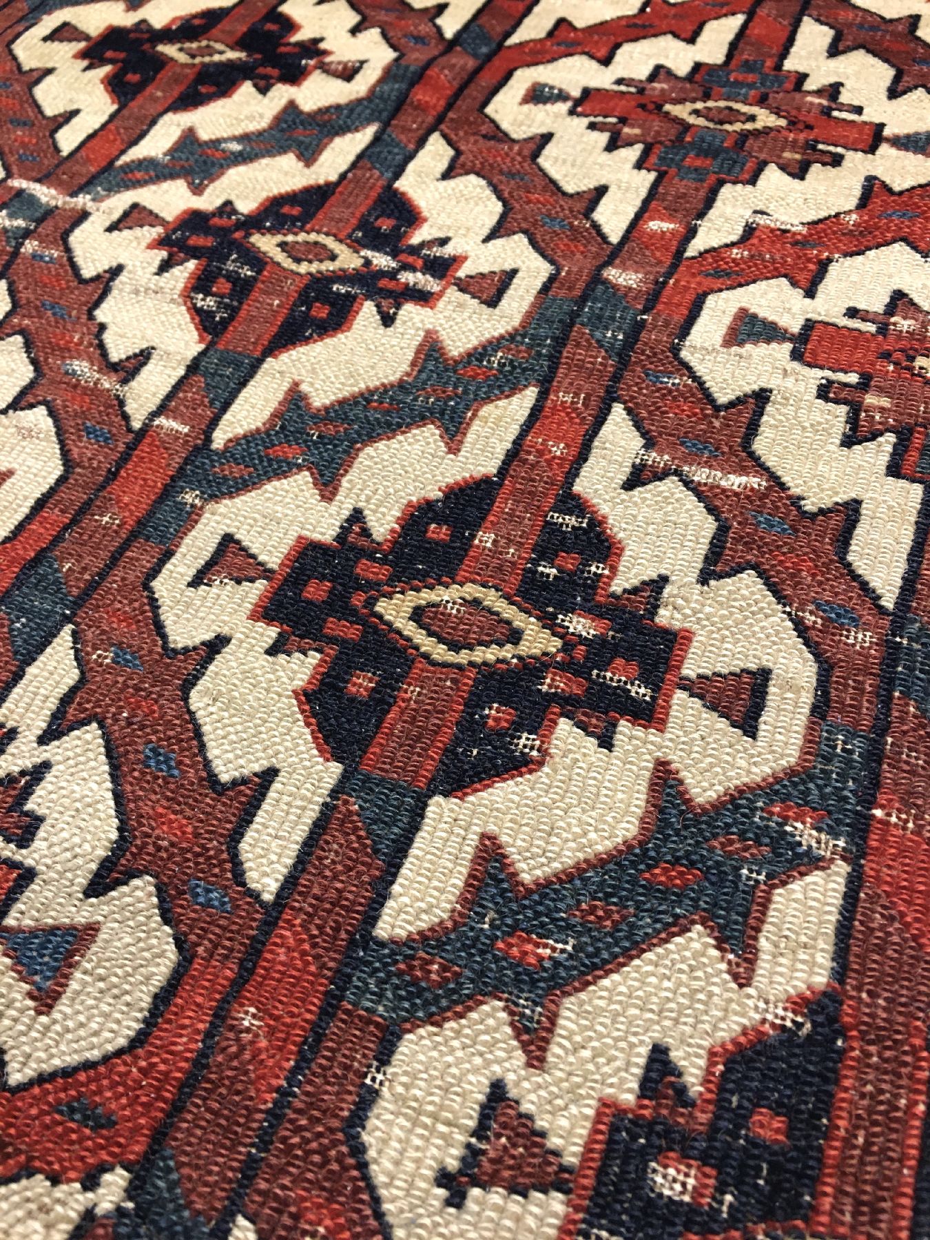 Detail d: Feiner Yomud "Asmalyk" (Wohl Adler Gruppe II) antik, Turkmenistan, 1.Hälfte 19.Jhd., Wolle geknüpft auf Wolle. Qualitätsvoller Asmalyk ...
