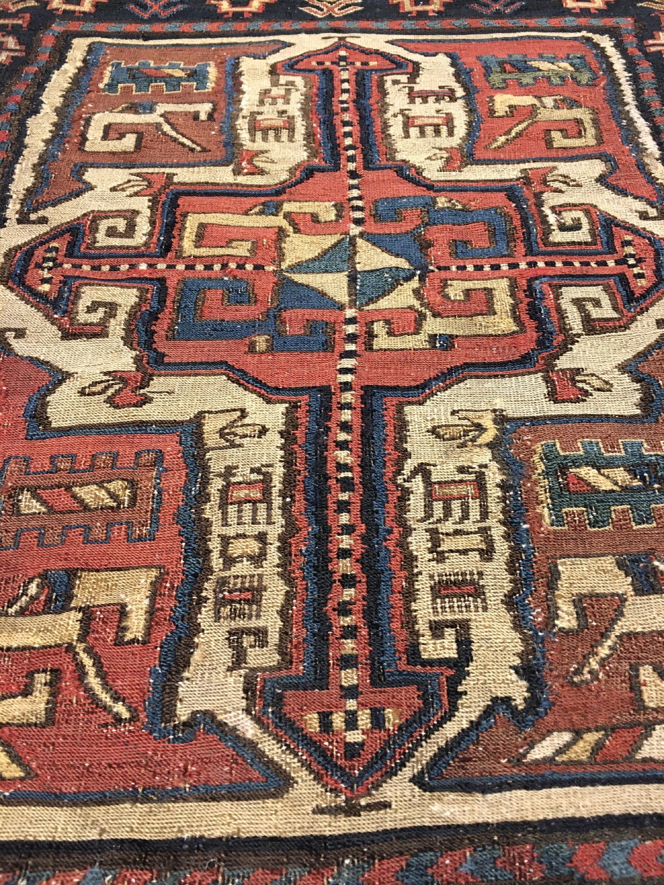Detail b: Seltene Schahsavan Sumakh "Taschenfront" antik, Nordwestpersien, 19.Jhd., Wolle gewebt auf Wolle. Diese Taschenfront der Schahsavanen mit ...