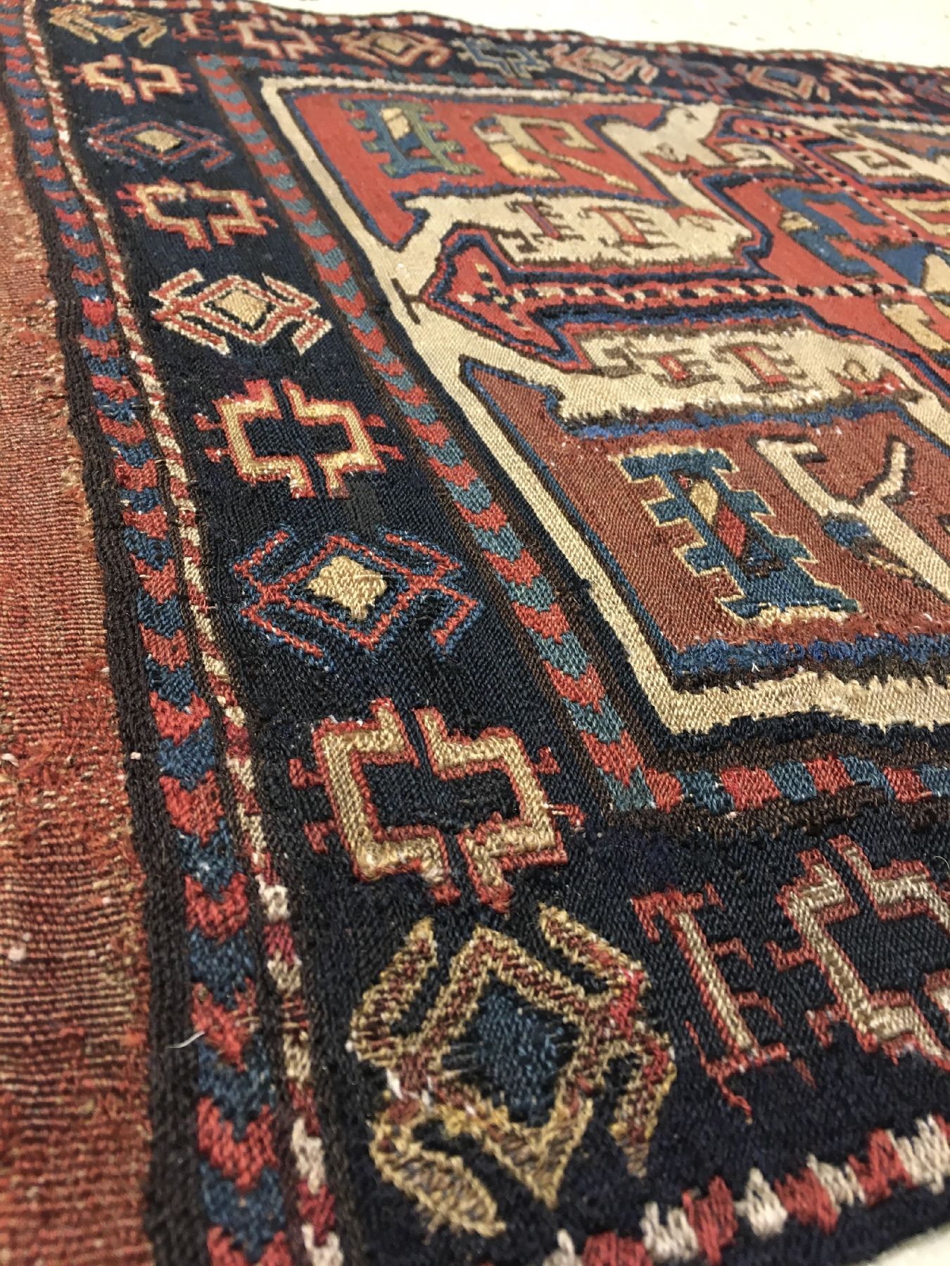 Detail e: Seltene Schahsavan Sumakh "Taschenfront" antik, Nordwestpersien, 19.Jhd., Wolle gewebt auf Wolle. Diese Taschenfront der Schahsavanen mit ...