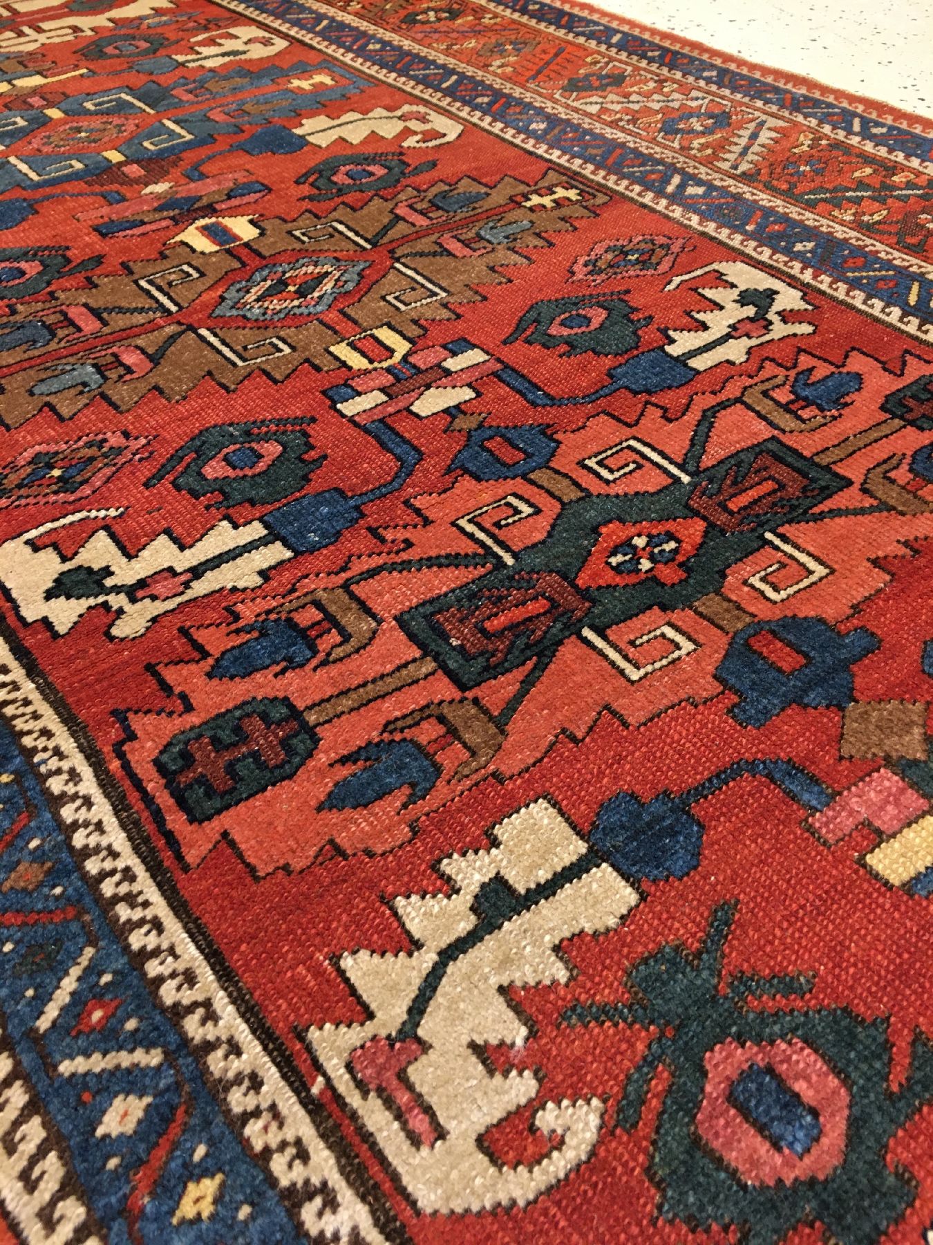 Detail d: Seltene Bakhschaisch "Galerie" antik, Nordwestpersien, Ende 19.Jhd., Wolle mit Kamelwolle-Highlights geknüpft auf Baumwolle. ...