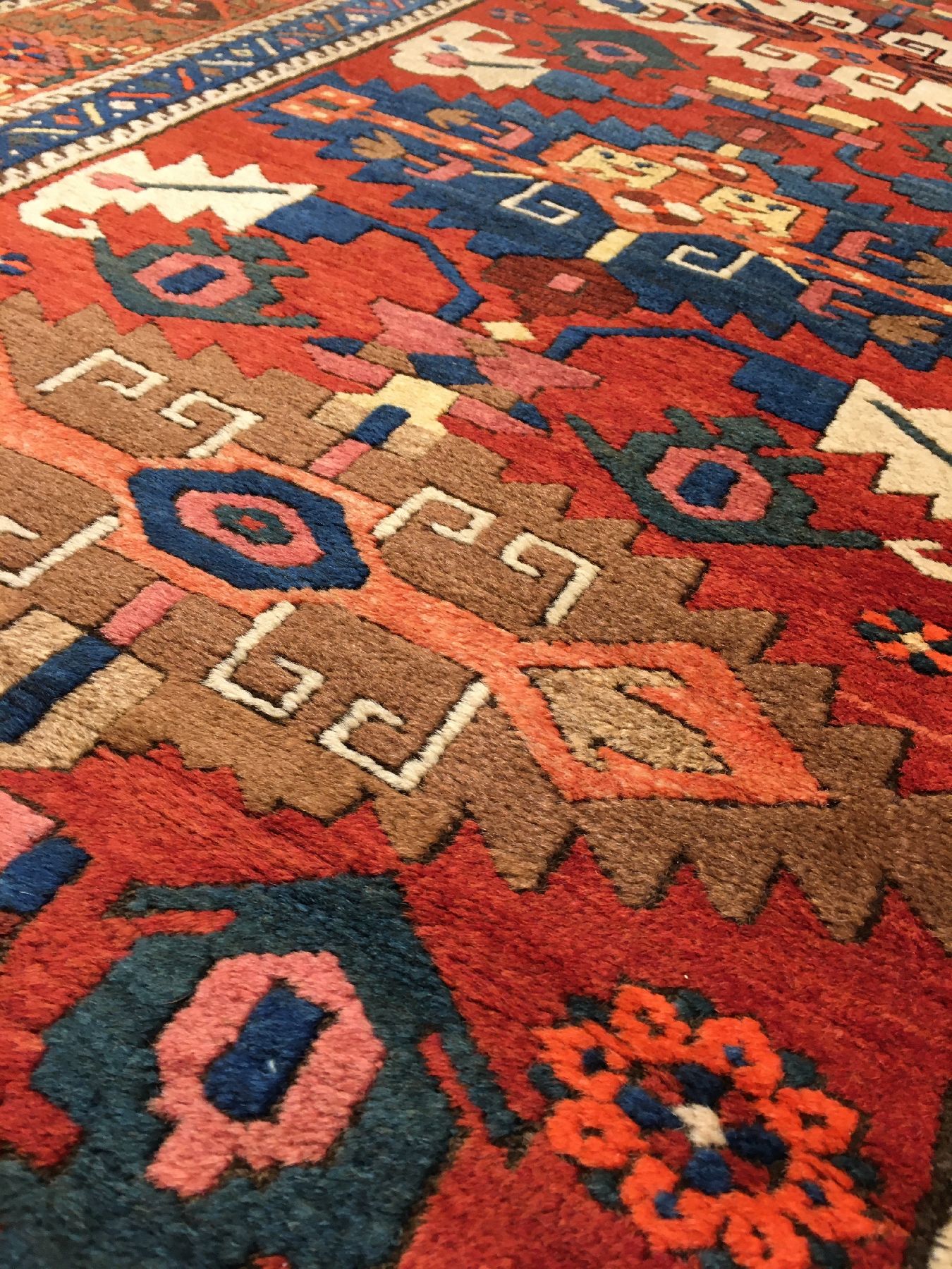 Detail f: Seltene Bakhschaisch "Galerie" antik, Nordwestpersien, Ende 19.Jhd., Wolle mit Kamelwolle-Highlights geknüpft auf Baumwolle. ...