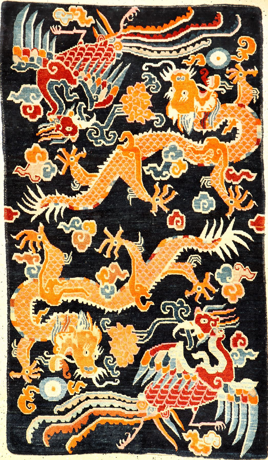Schigatse "Khaden" alt (Drachen & Phönyx), Südtibet, um 1920, Wolle geknüpft auf Wolle. Dekorativer Zeremonialteppich der Tibeter mit ...