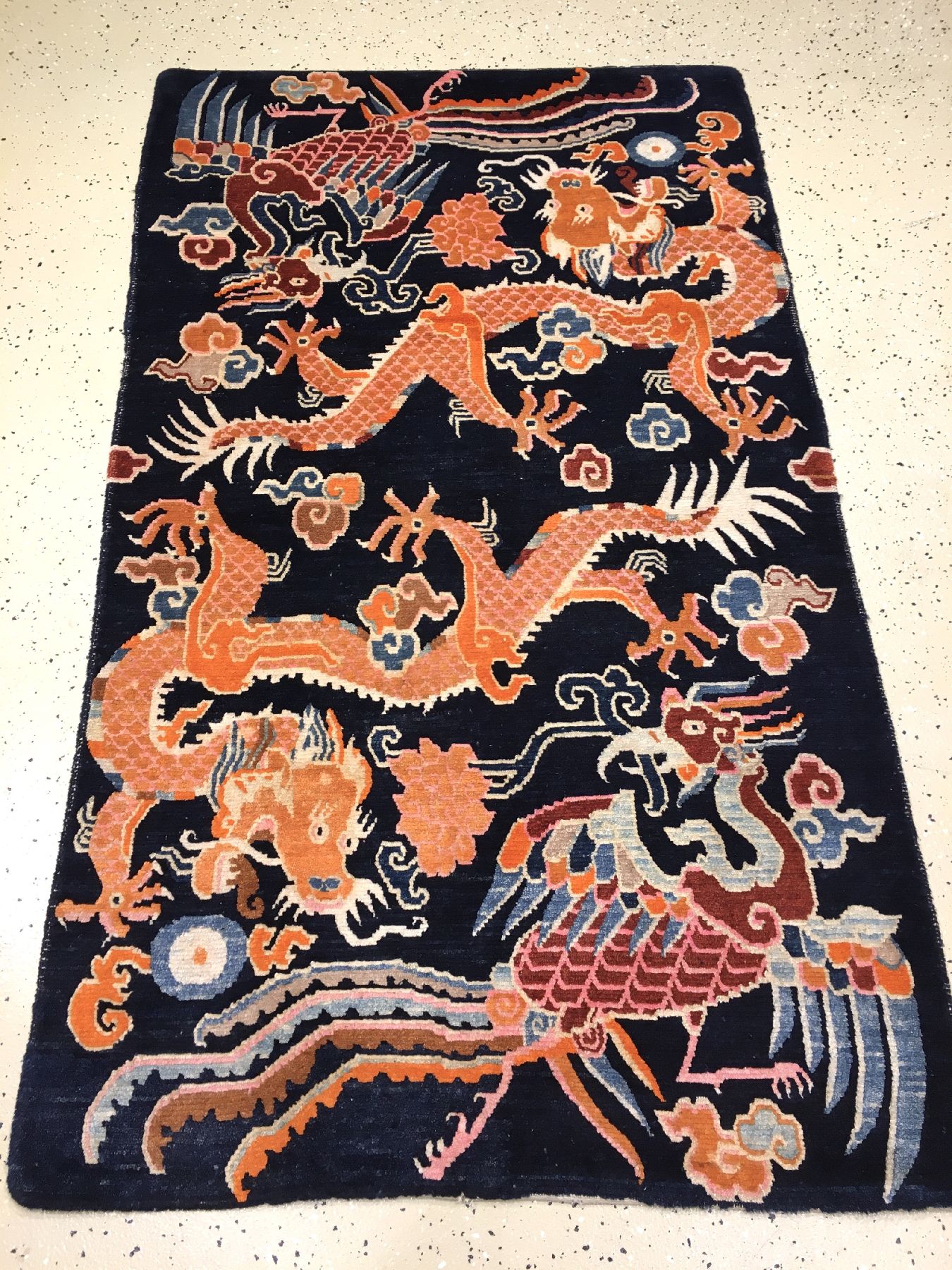 Detail a: Schigatse "Khaden" alt (Drachen & Phönyx), Südtibet, um 1920, Wolle geknüpft auf Wolle. Dekorativer Zeremonialteppich der Tibeter mit ...