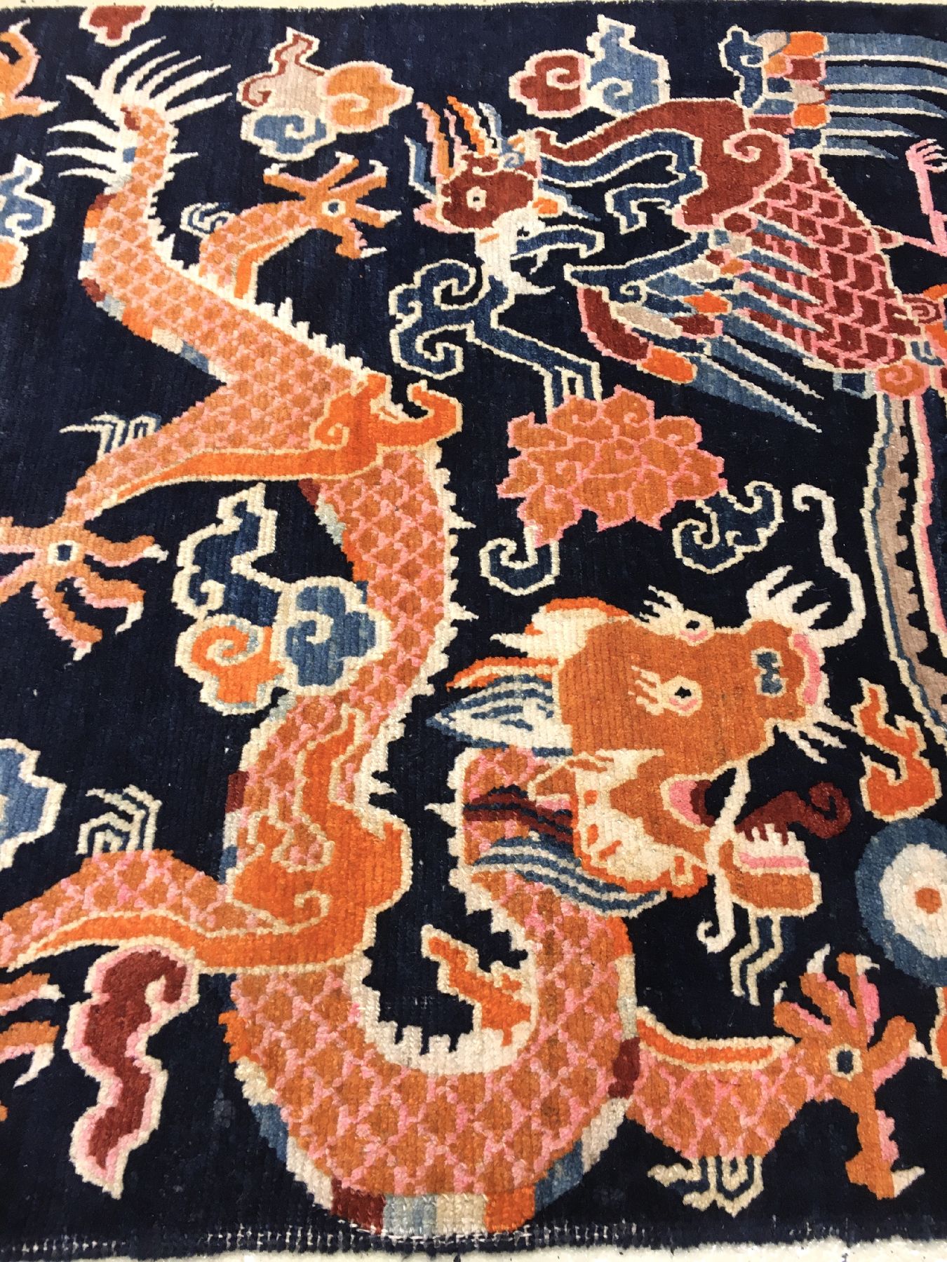 Detail c: Schigatse "Khaden" alt (Drachen & Phönyx), Südtibet, um 1920, Wolle geknüpft auf Wolle. Dekorativer Zeremonialteppich der Tibeter mit ...