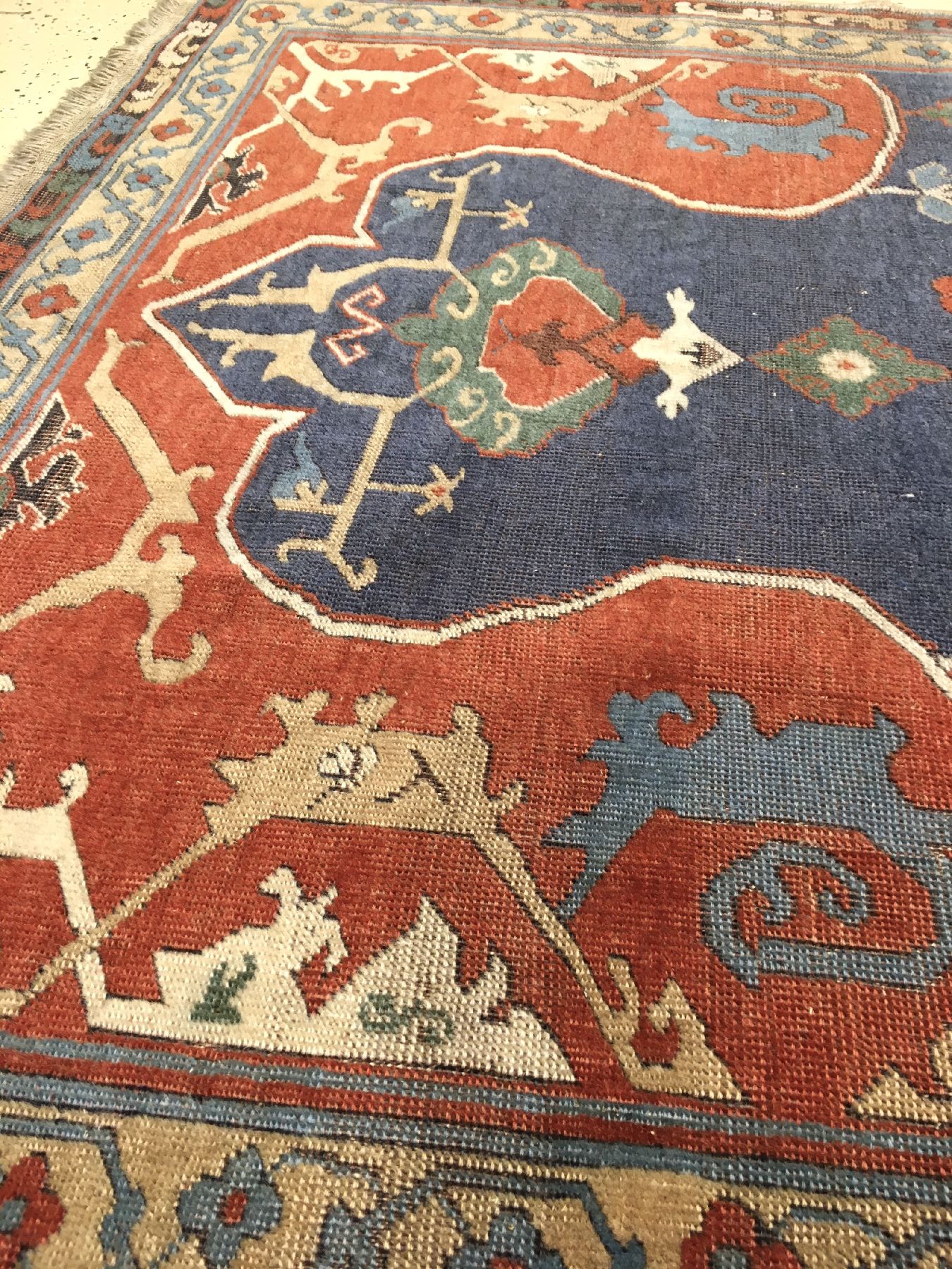 Detail g: "Theodor Tuduc" Uschak "Gebetsteppich" alt, Rumänien Bukarest, um 1925, Wolle geknüpft auf Wolle. Theodor Tuduc war zu seiner ...