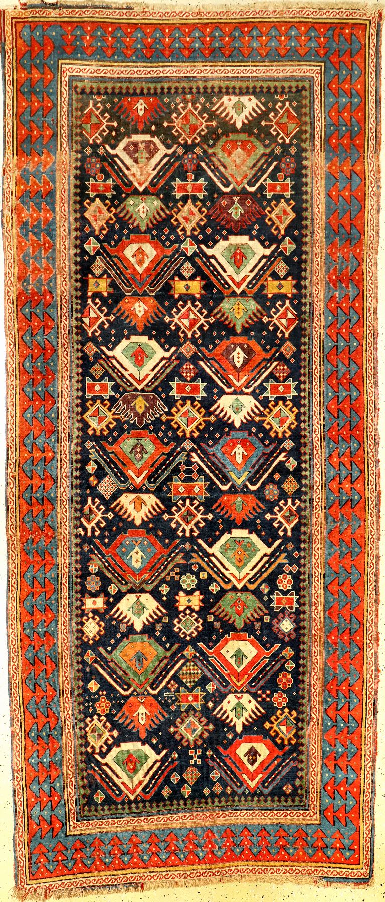 Früher Seltener Kasak antik, Ostkaukasus, 1.Hälfte 19.Jhd., Wolle geknüpft auf Wolle. Früher Kaukase im sogenannten Long-Rug Format mit ...