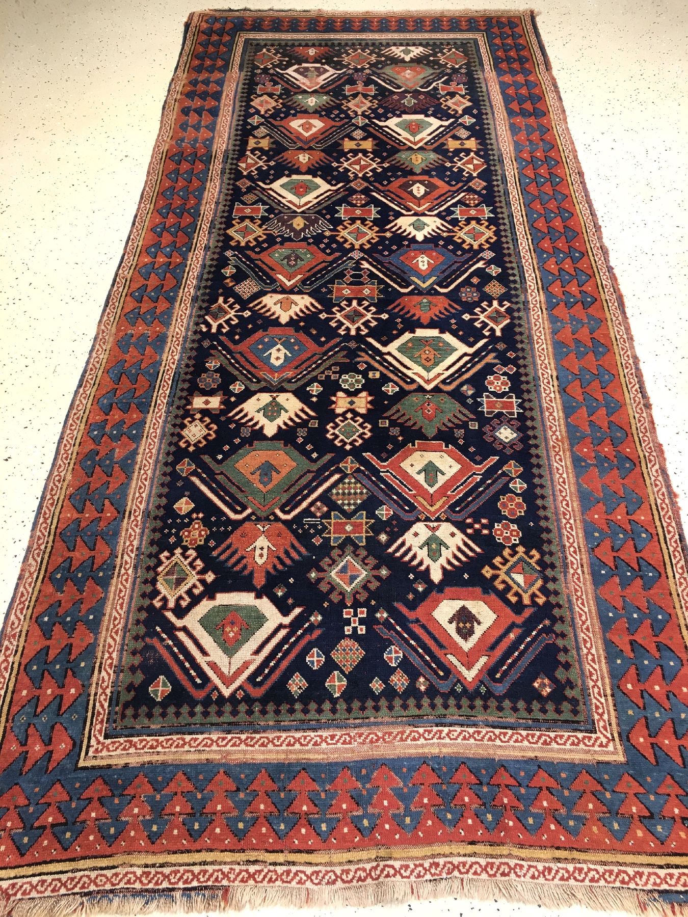 Detail a: Früher Seltener Kasak antik, Ostkaukasus, 1.Hälfte 19.Jhd., Wolle geknüpft auf Wolle. Früher Kaukase im sogenannten Long-Rug Format mit ...