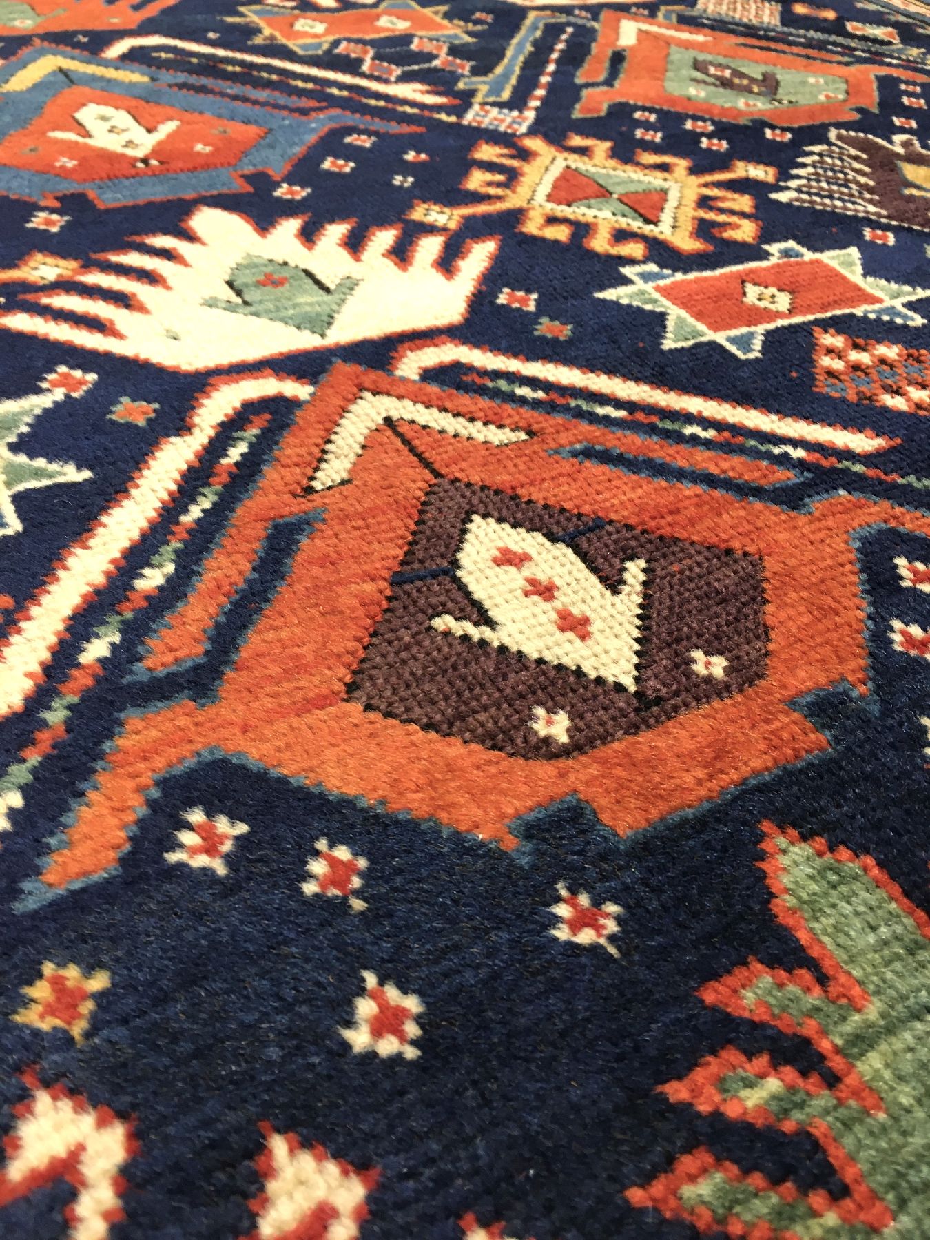 Detail c: Früher Seltener Kasak antik, Ostkaukasus, 1.Hälfte 19.Jhd., Wolle geknüpft auf Wolle. Früher Kaukase im sogenannten Long-Rug Format mit ...