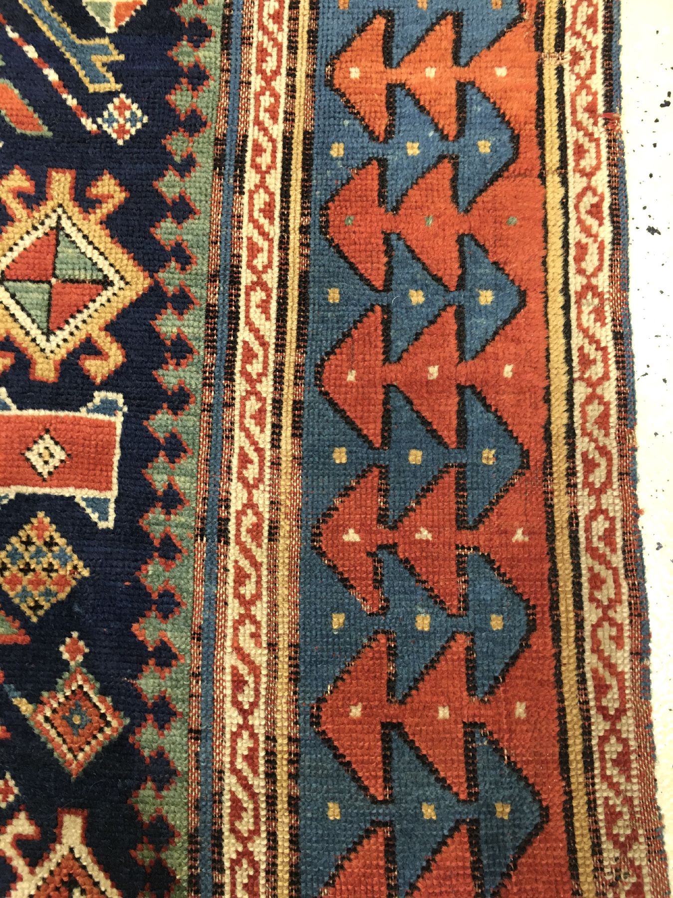 Detail g: Früher Seltener Kasak antik, Ostkaukasus, 1.Hälfte 19.Jhd., Wolle geknüpft auf Wolle. Früher Kaukase im sogenannten Long-Rug Format mit ...