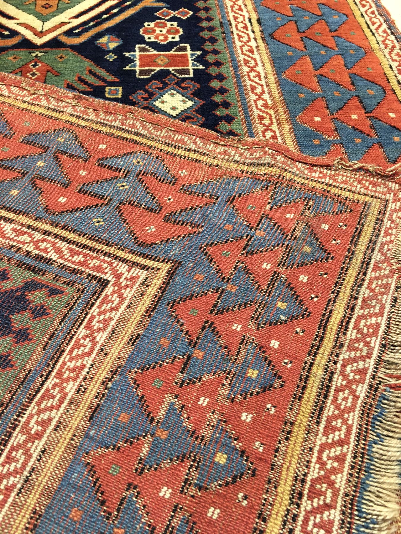 Detail h: Früher Seltener Kasak antik, Ostkaukasus, 1.Hälfte 19.Jhd., Wolle geknüpft auf Wolle. Früher Kaukase im sogenannten Long-Rug Format mit ...