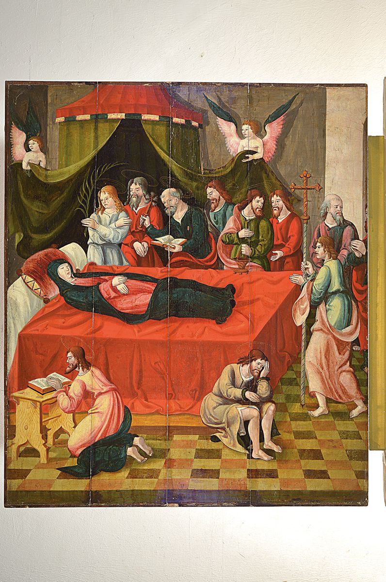 Detail k: Tafelbild, wohl süddeutsch, 1520/60, "Das Entschlafen der Gottesmutter", Beweinung der entschlafenden Maria, auf breitem Totenbett ...