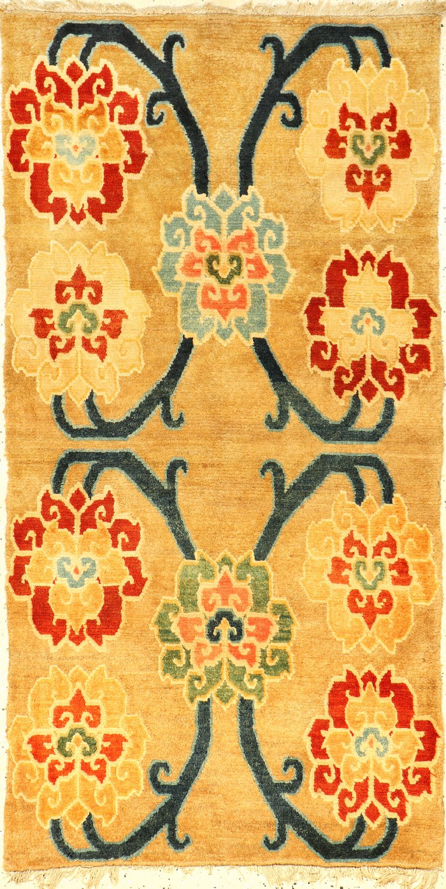 Kampa-Dzong "Khaden" antik (Lotus), Südtibet, um 1900, Wolle geknüpft auf Wolle. Seltener und hochdekorativer Schlafteppich der Tibeter ...