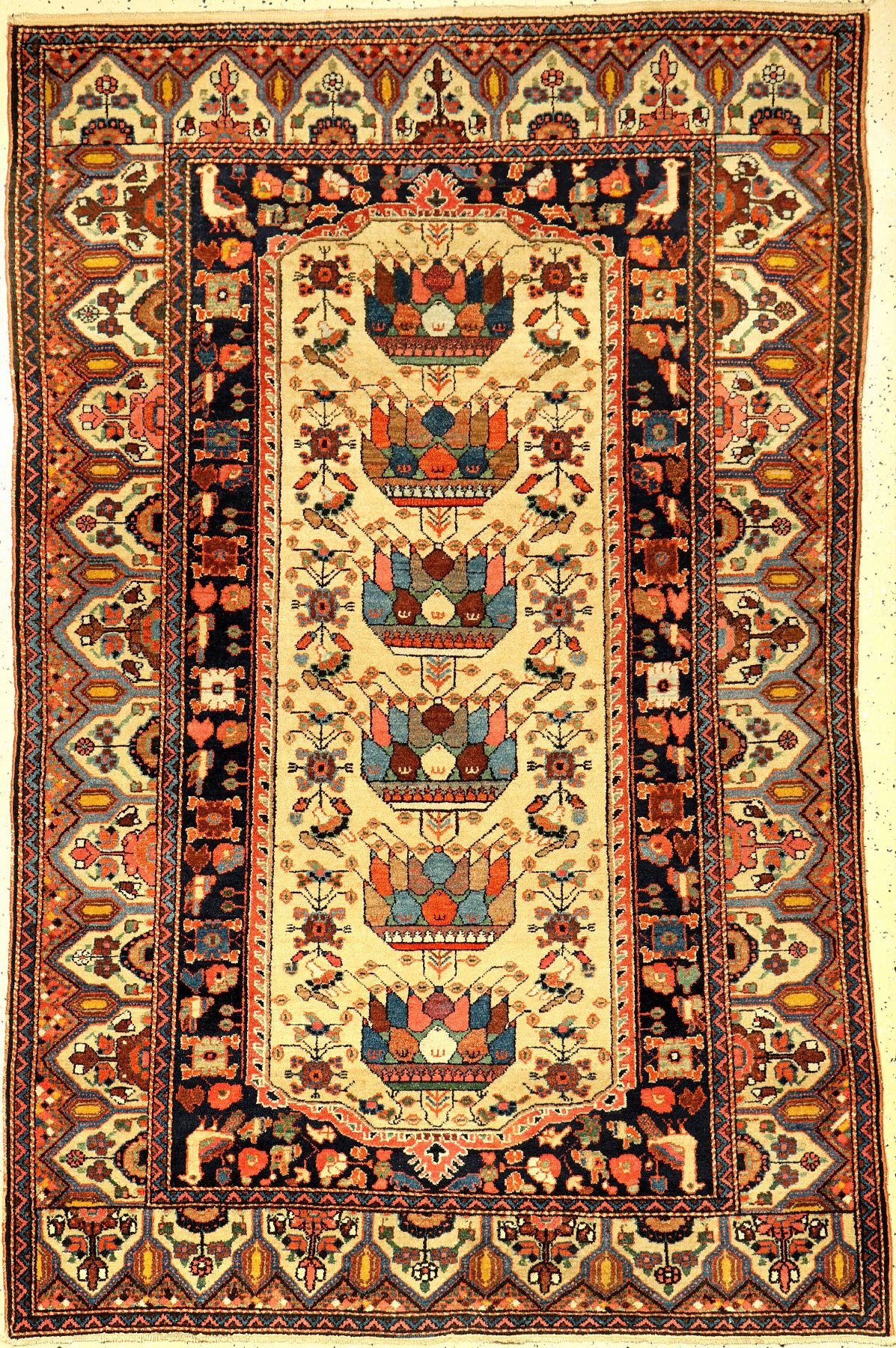 Feiner Zarand-Saveh alt (Früchtekörbe), Nordpersien, um 1930, Wolle geknüpft auf Baumwolle. Seltener Saveh mit charakteristischen Früchtekorb ...