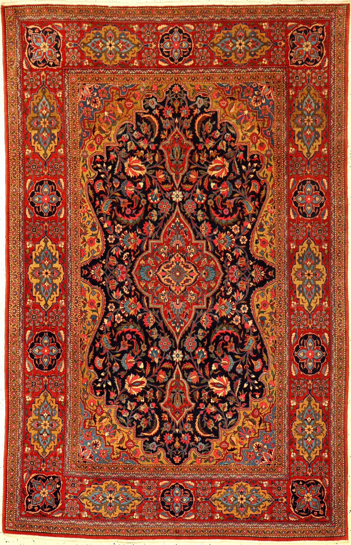 Feiner Ghaswin antik, Zentralpersien, um 1900, Korkwolle geknüpft auf Baumwolle. Eleganter Knüpfteppich aus Ghaswin mit Medaillon Design und ...