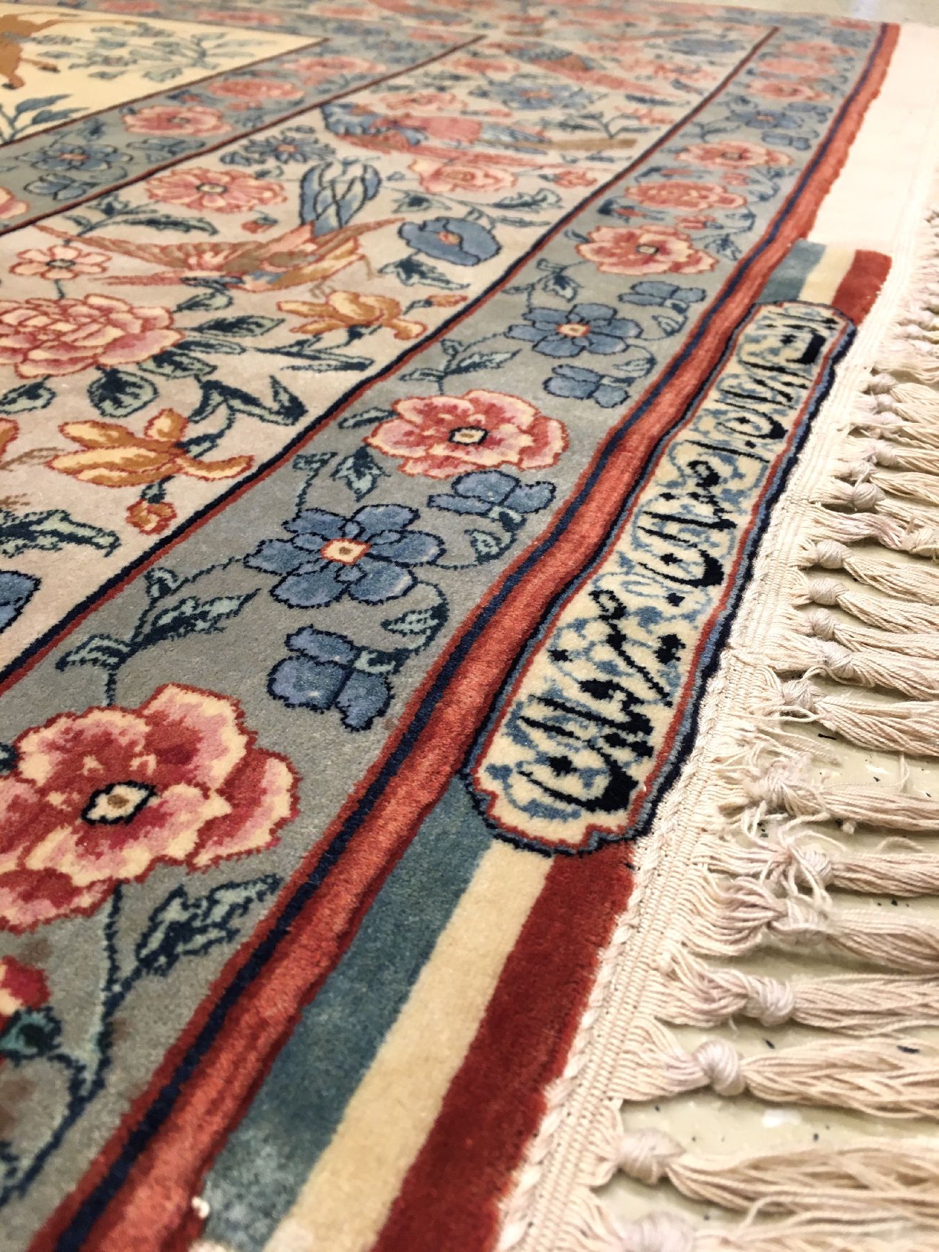 Detail c: Sehr feiner Esfahan "Seirafian" alt (The Hunting) "Signiert", Zentralpersien, um 1950, Korkwolle geknüpft auf Seidenkette. ...