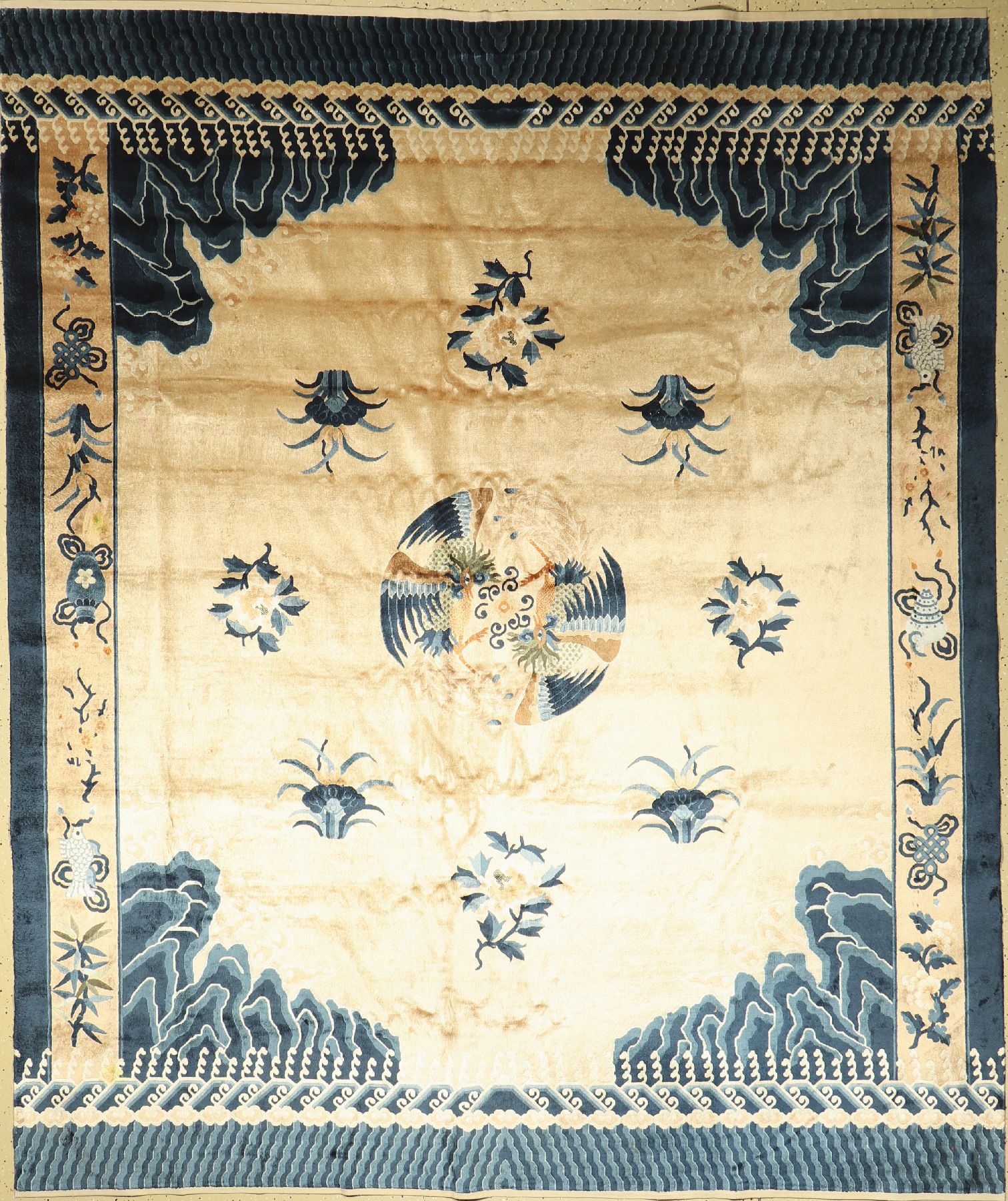 China Seide, ca. 40 Jahre, Naturseide, ca. 294 x 247 cm, EHZ: 3(Flecken)