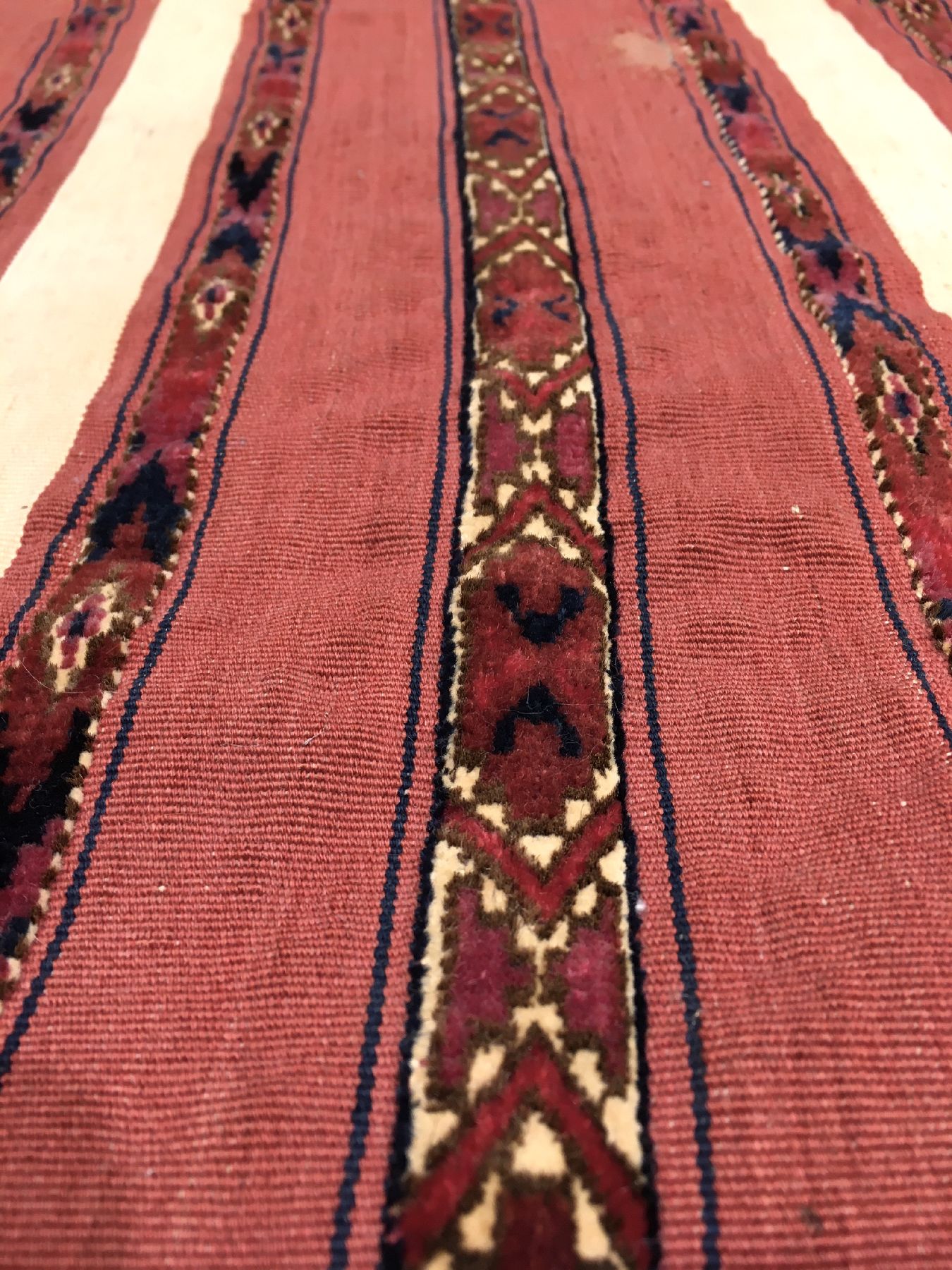 Detail d: Sehr Feiner Tekke "Ak-Tschowal" antik, Turkmenistan, Ende 19.Jhd., Wolle geknüpft undgewebt auf Wolle. Sehr fein geknüpfte Tekke ...