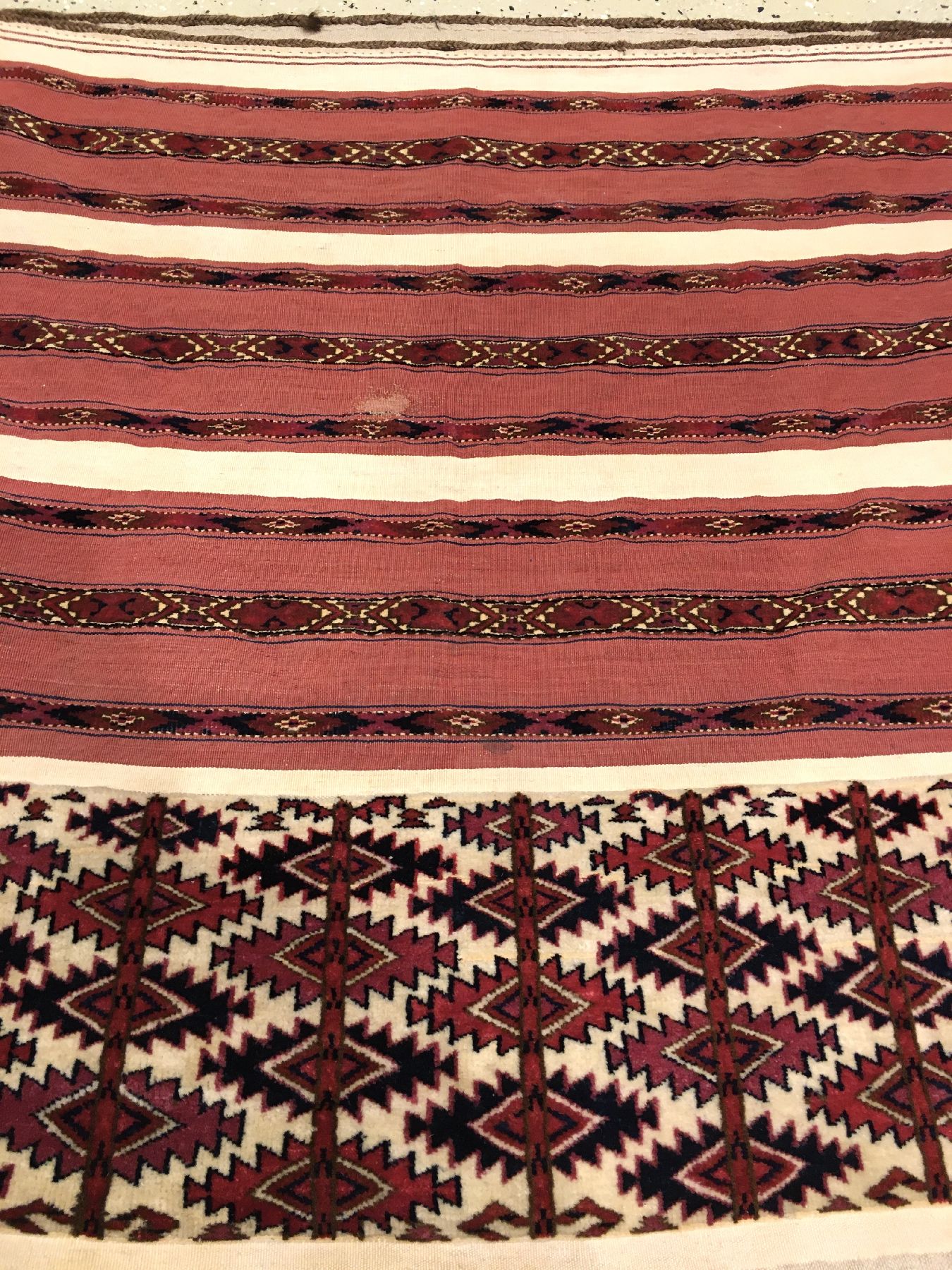 Detail f: Sehr Feiner Tekke "Ak-Tschowal" antik, Turkmenistan, Ende 19.Jhd., Wolle geknüpft undgewebt auf Wolle. Sehr fein geknüpfte Tekke ...
