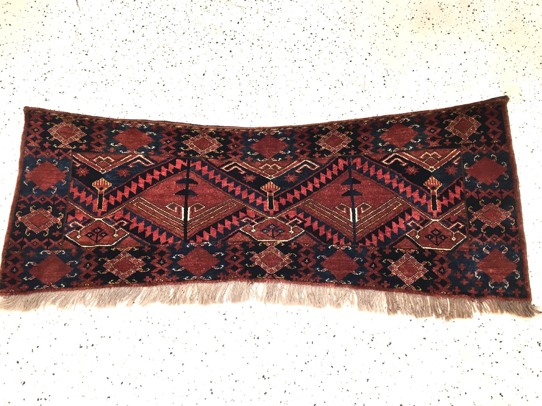 Detail a: Beschir "Jollar" antik, Turkmenistan Amu-Darja, 19.Jhd., Wolle geknüpft auf Wolle. Schmuckbehang mit Palmetten und Blatt Muster, ...
