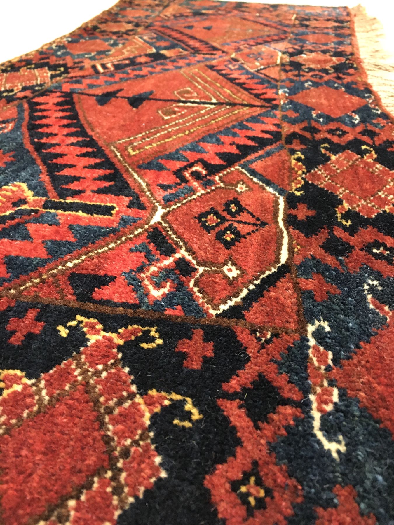 Detail b: Beschir "Jollar" antik, Turkmenistan Amu-Darja, 19.Jhd., Wolle geknüpft auf Wolle. Schmuckbehang mit Palmetten und Blatt Muster, ...