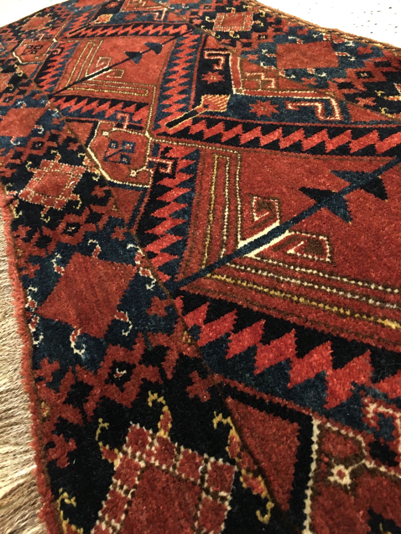 Detail c: Beschir "Jollar" antik, Turkmenistan Amu-Darja, 19.Jhd., Wolle geknüpft auf Wolle. Schmuckbehang mit Palmetten und Blatt Muster, ...