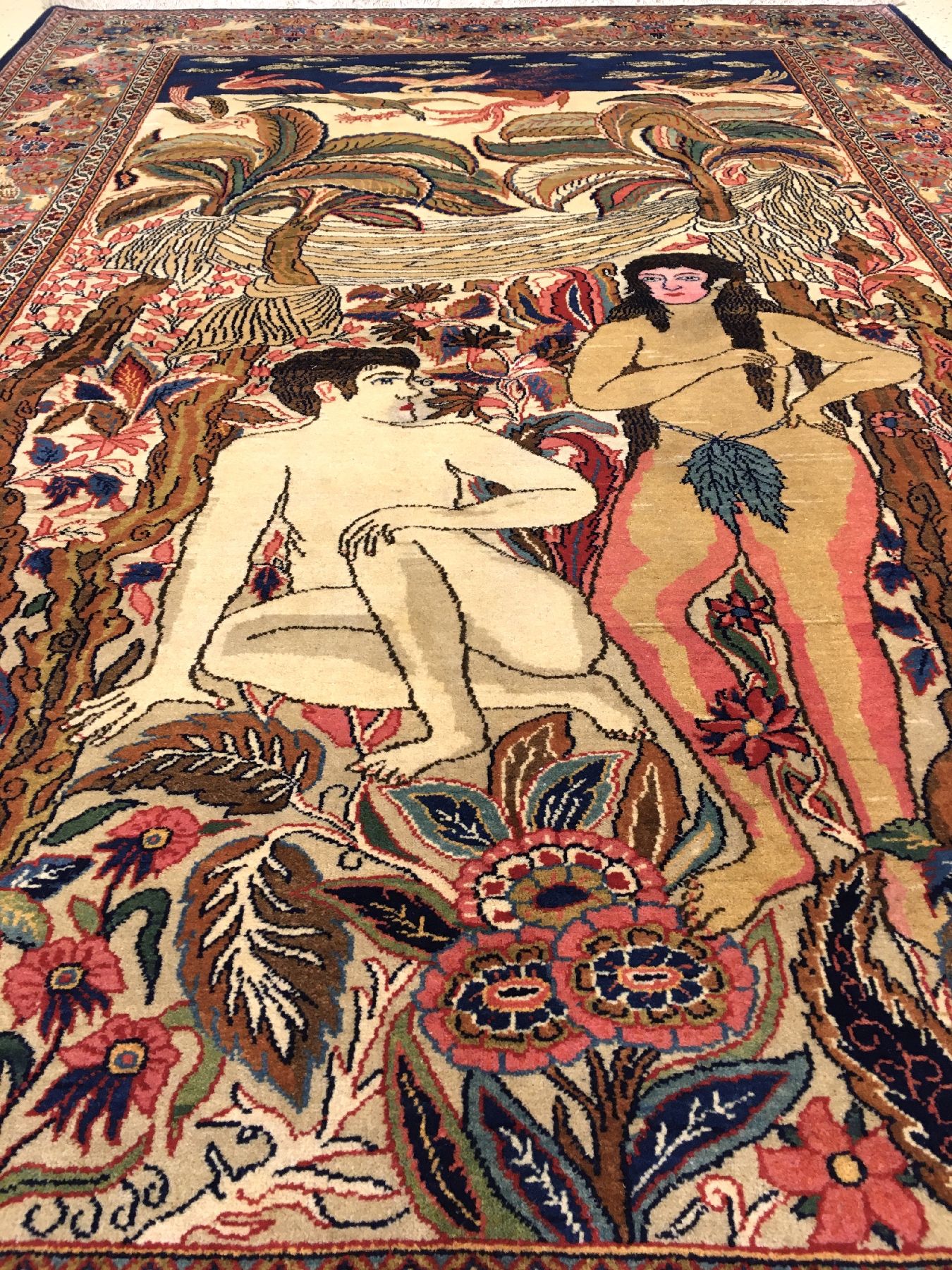 Detail c: Einzigartiger feiner Keschan "Dabir Sanayeh" Bildteppich alt (Adam & Eva), Zentralpersien, um 1910, Korkwolle geknüpft auf Baumwolle. Das ...
