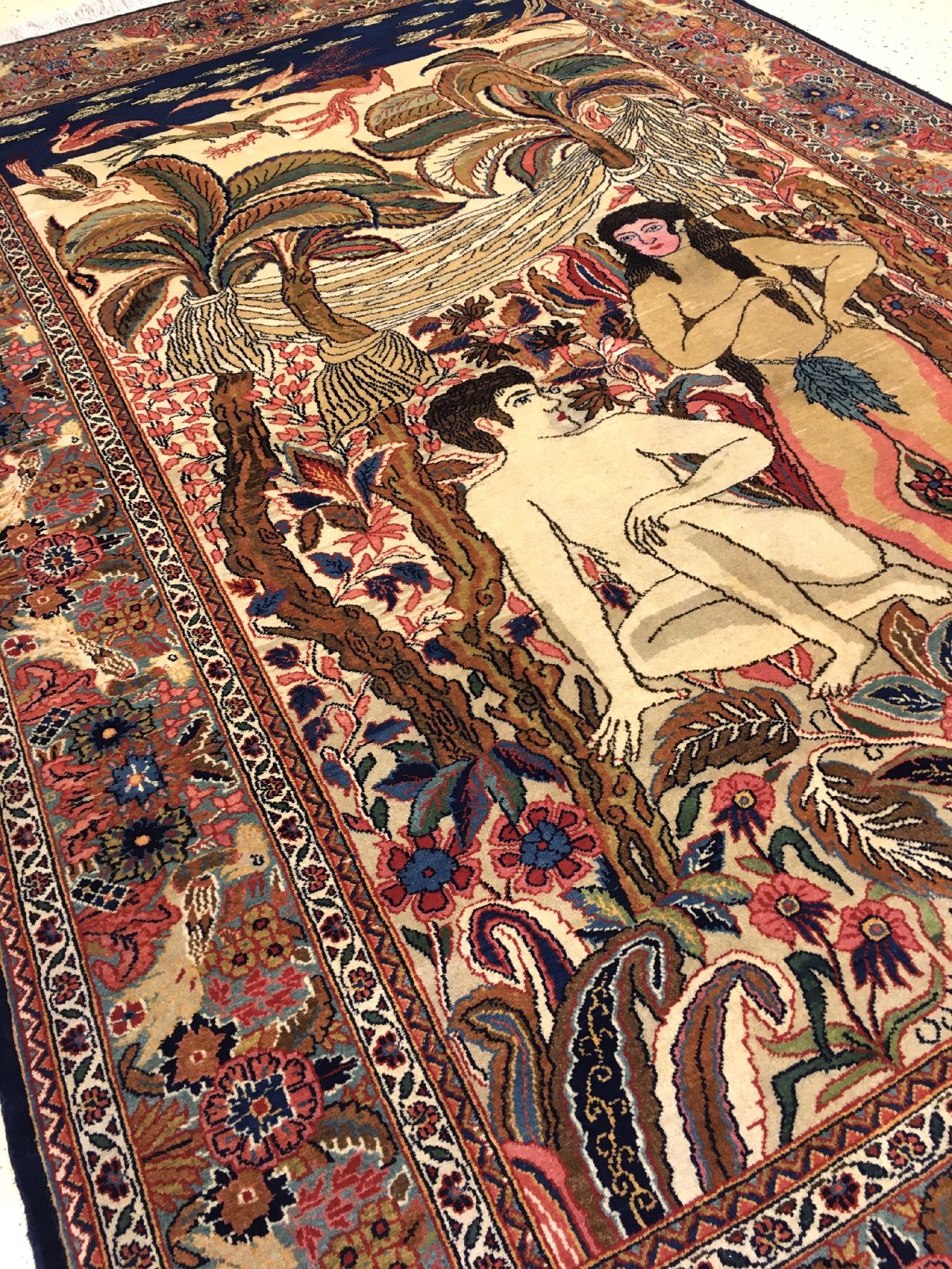 Detail g: Einzigartiger feiner Keschan "Dabir Sanayeh" Bildteppich alt (Adam & Eva), Zentralpersien, um 1910, Korkwolle geknüpft auf Baumwolle. Das ...