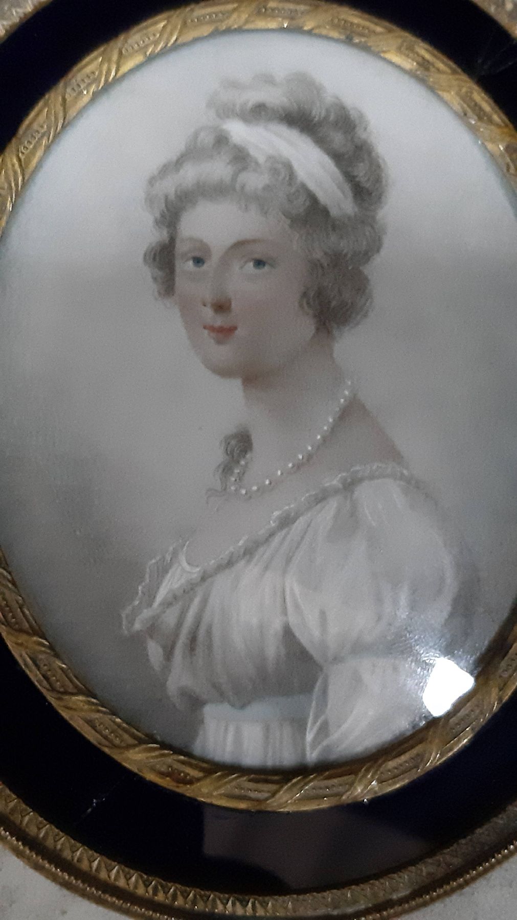 Detail e: Richard Cosway, 1742-1821, Miniaturmalerei auf Elfenbein, Porträt der Charlotte Lennox Duchess of Richmond (1768-1842) im weißen Kleid mit ...