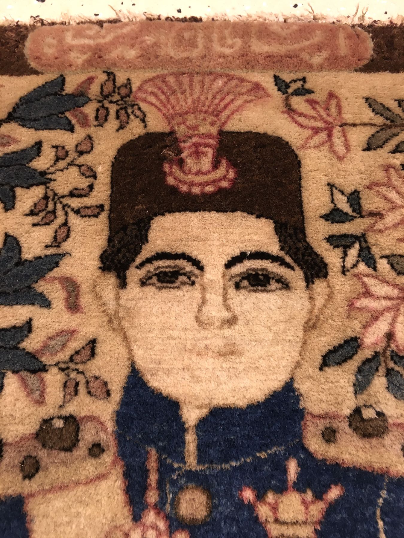 Detail b: Feiner Keschan "Mohtascham" Bildteppich antik (Ahmad Schah Qajar), Zentralpersien, um 1910, Korkwolle geknüpft auf Baumwolle. ...