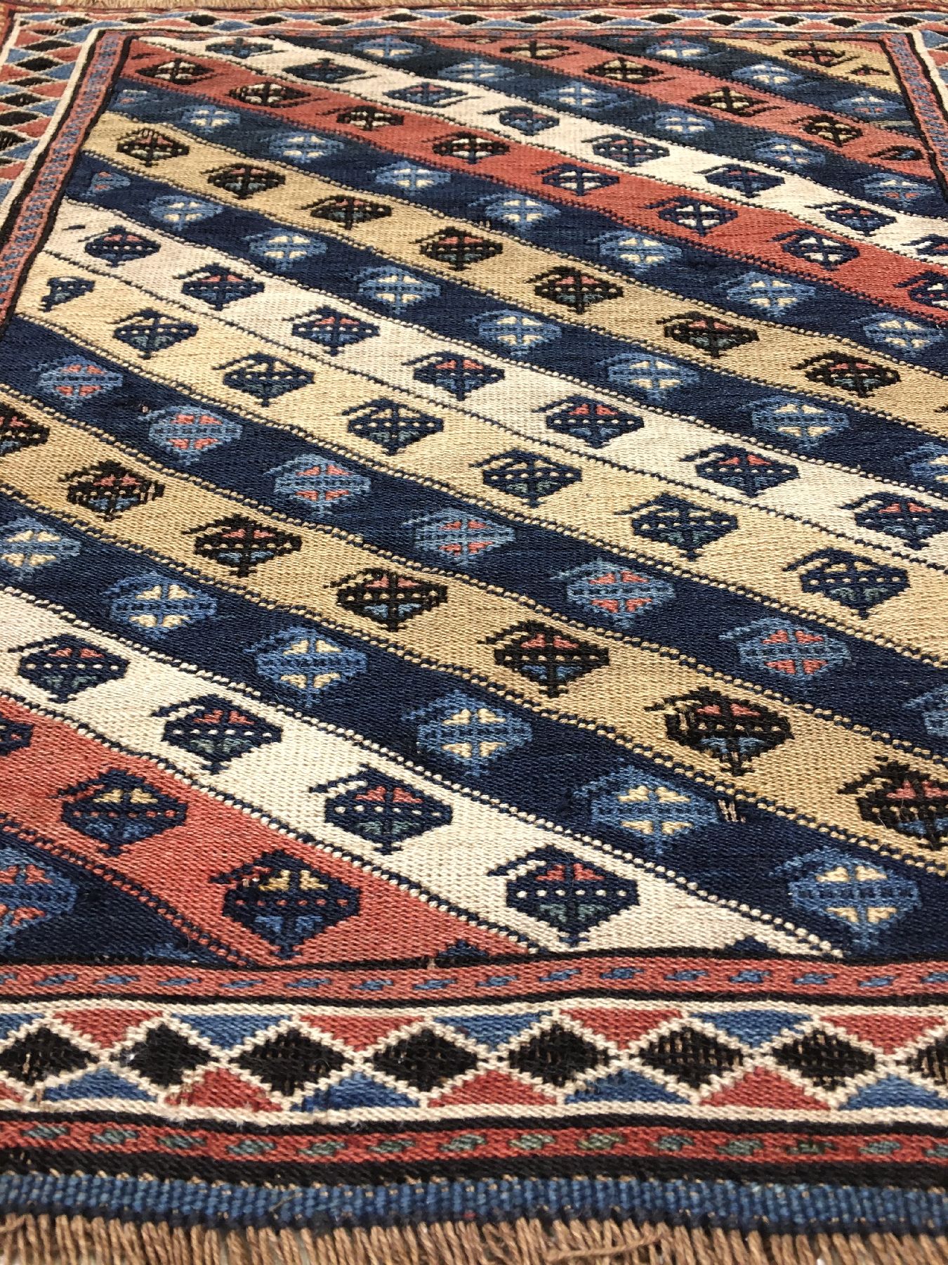 Detail b: Feine Azeri "Taschenfront" Sumakh antik, Südkaukasus Azerbaijan, Ende 19.Jhd., Wolle gewebt auf Wolle. Fein gewebte Taschenfront mit ...