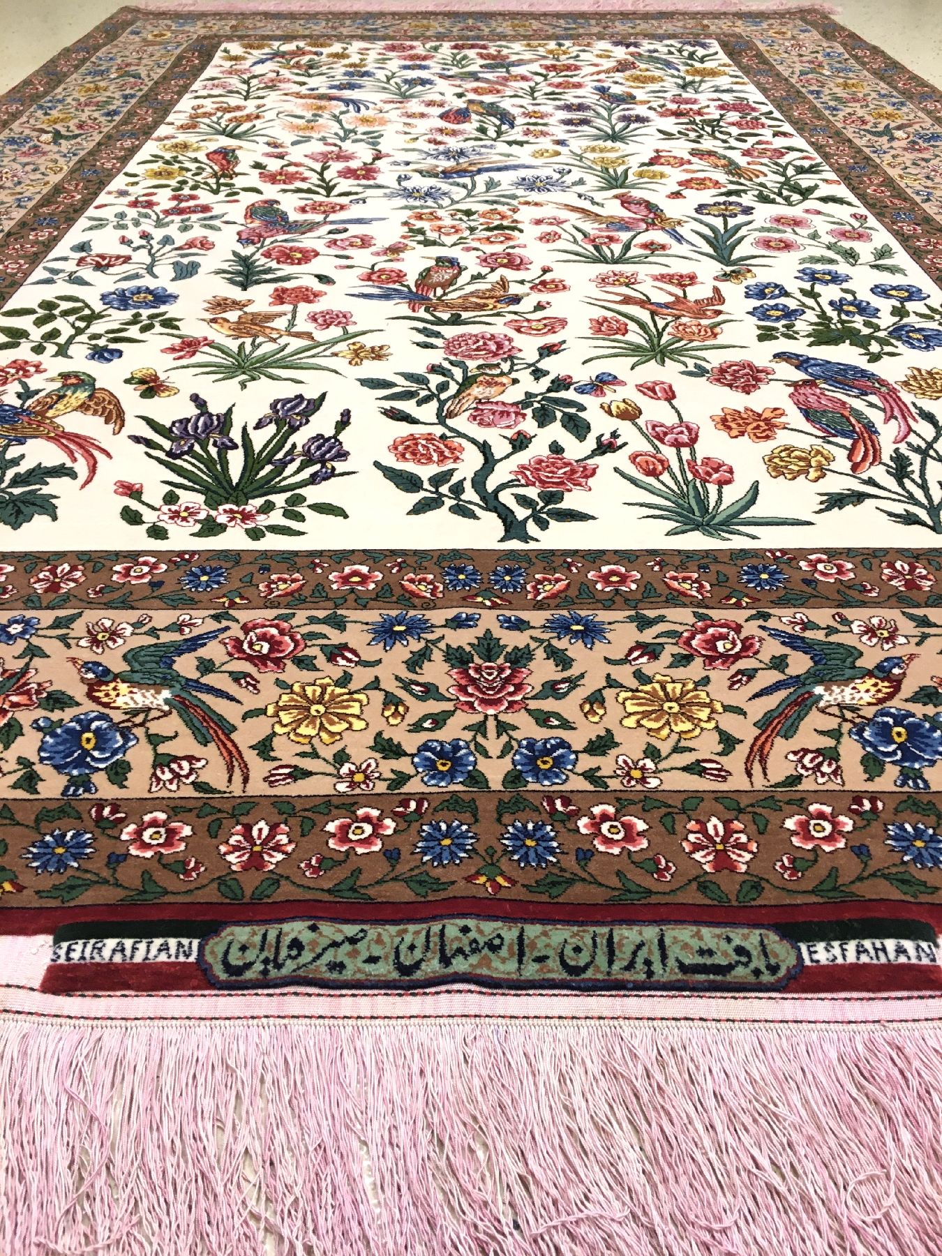 Detail b: Sehr feiner Esfahan "Mahmoud & Mohammad-Reza Seirafian" alt "Doppelsignatur" (Gol Va Bolbol Design), Zentralpersien, um 1970, ...