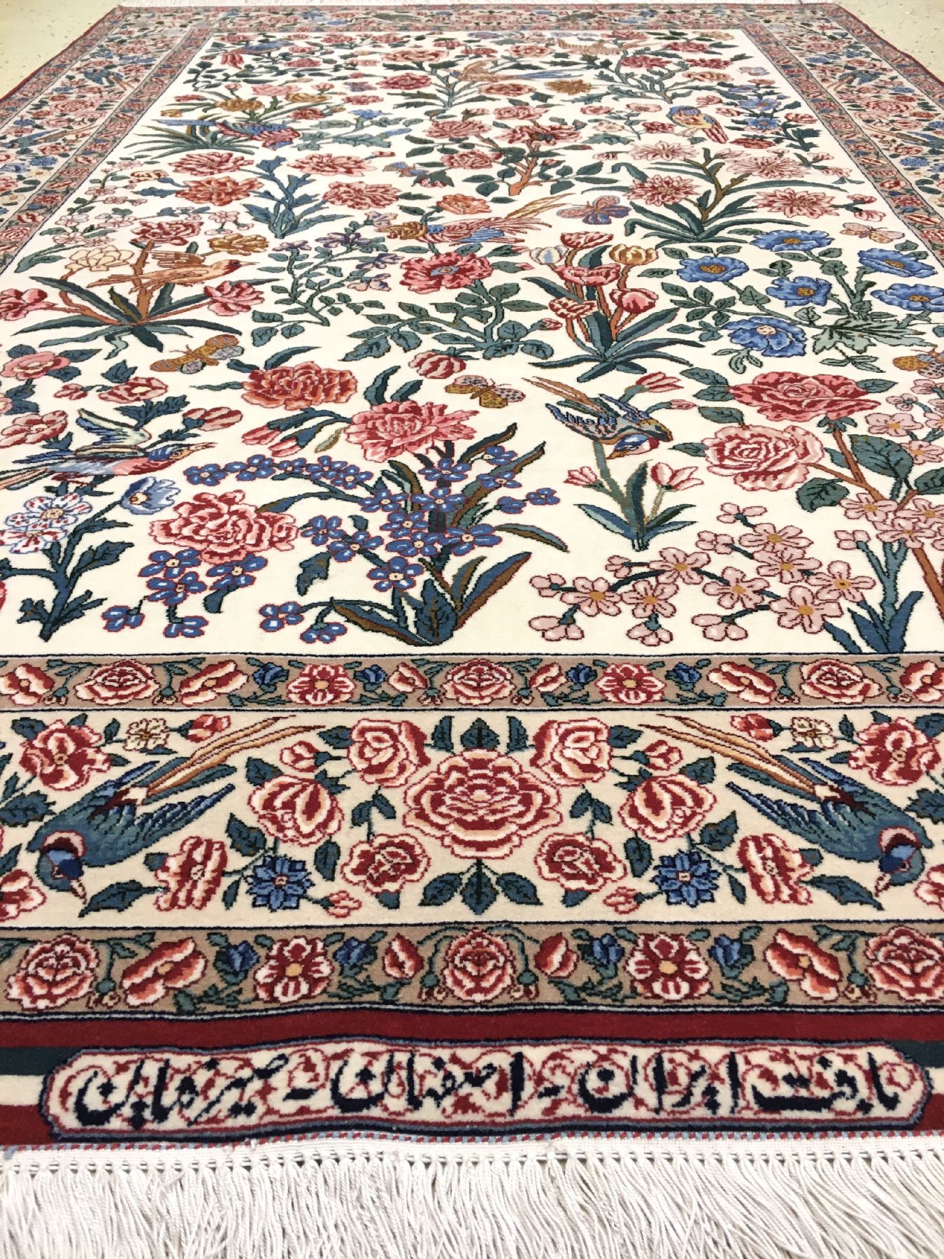 Detail b: Feiner Esfahan "Seirafian" alt "Signiert" (Gol Va Bolbol Design), Zentralpersien, um 1970, Korkwolle geknüpft auf Seidenkette. ...