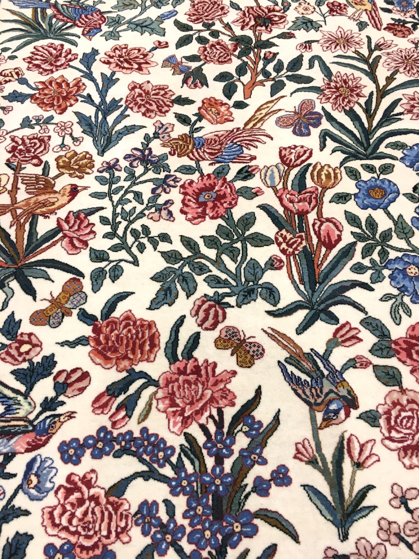 Detail d: Feiner Esfahan "Seirafian" alt "Signiert" (Gol Va Bolbol Design), Zentralpersien, um 1970, Korkwolle geknüpft auf Seidenkette. ...