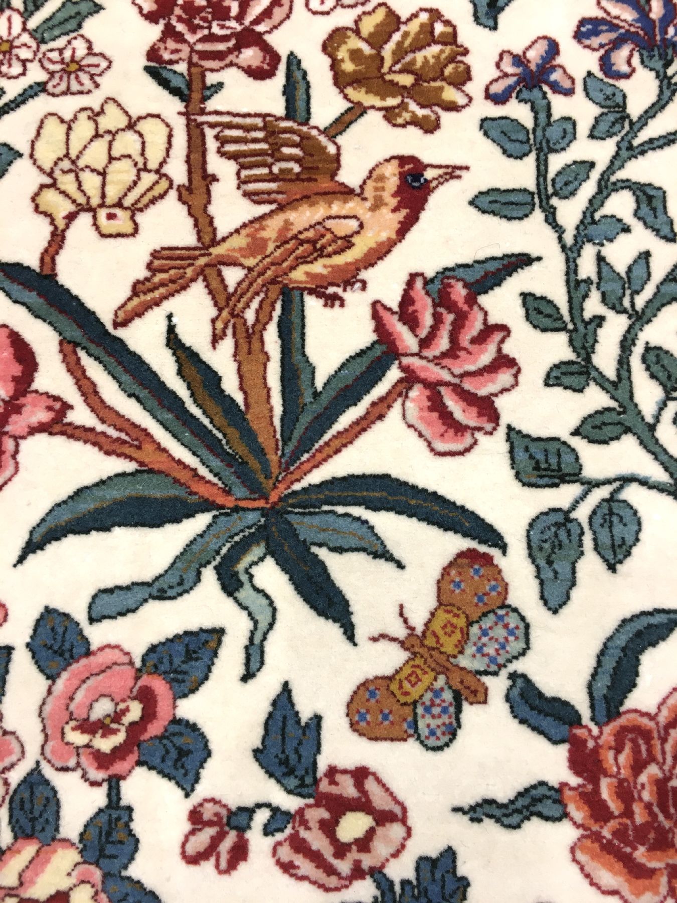 Detail e: Feiner Esfahan "Seirafian" alt "Signiert" (Gol Va Bolbol Design), Zentralpersien, um 1970, Korkwolle geknüpft auf Seidenkette. ...