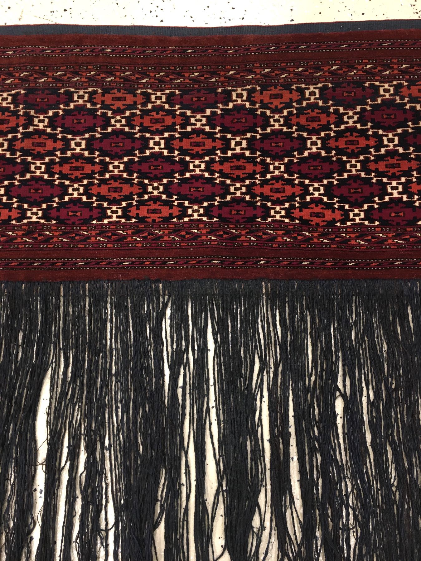 Detail f: Feiner Saryk "Jollar" antik, Turkmenistan, 19.Jhd., Wolle mit weißen Baumwoll-Highlights geknüpft auf Wolle. Sehr hochwertiger ...