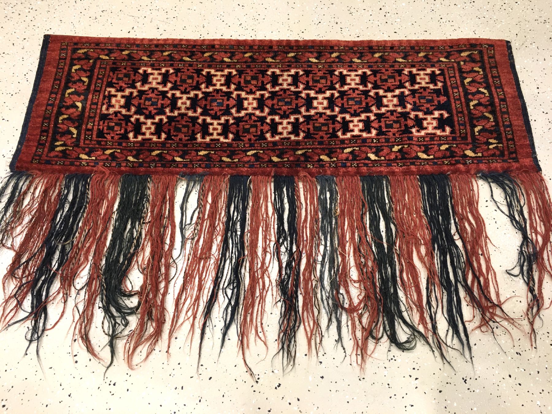 Detail a: Ersari "Jollar" antik, Turkmenistan Amu-Darja, 19.Jhd., Wolle geknüpft auf Wolle. Seltener Schmuckbehang der Ersaren mit sogenannten ...