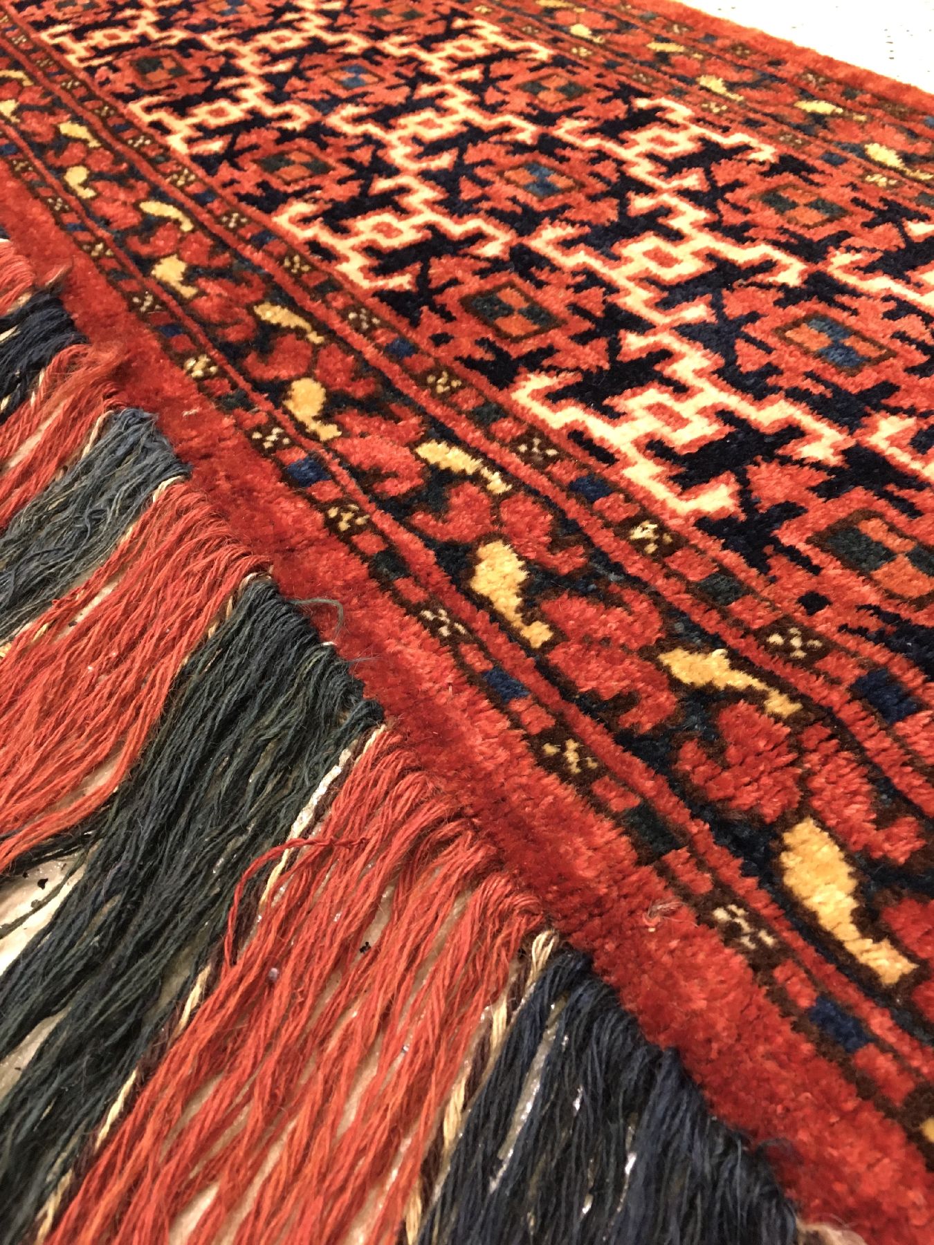 Detail b: Ersari "Jollar" antik, Turkmenistan Amu-Darja, 19.Jhd., Wolle geknüpft auf Wolle. Seltener Schmuckbehang der Ersaren mit sogenannten ...