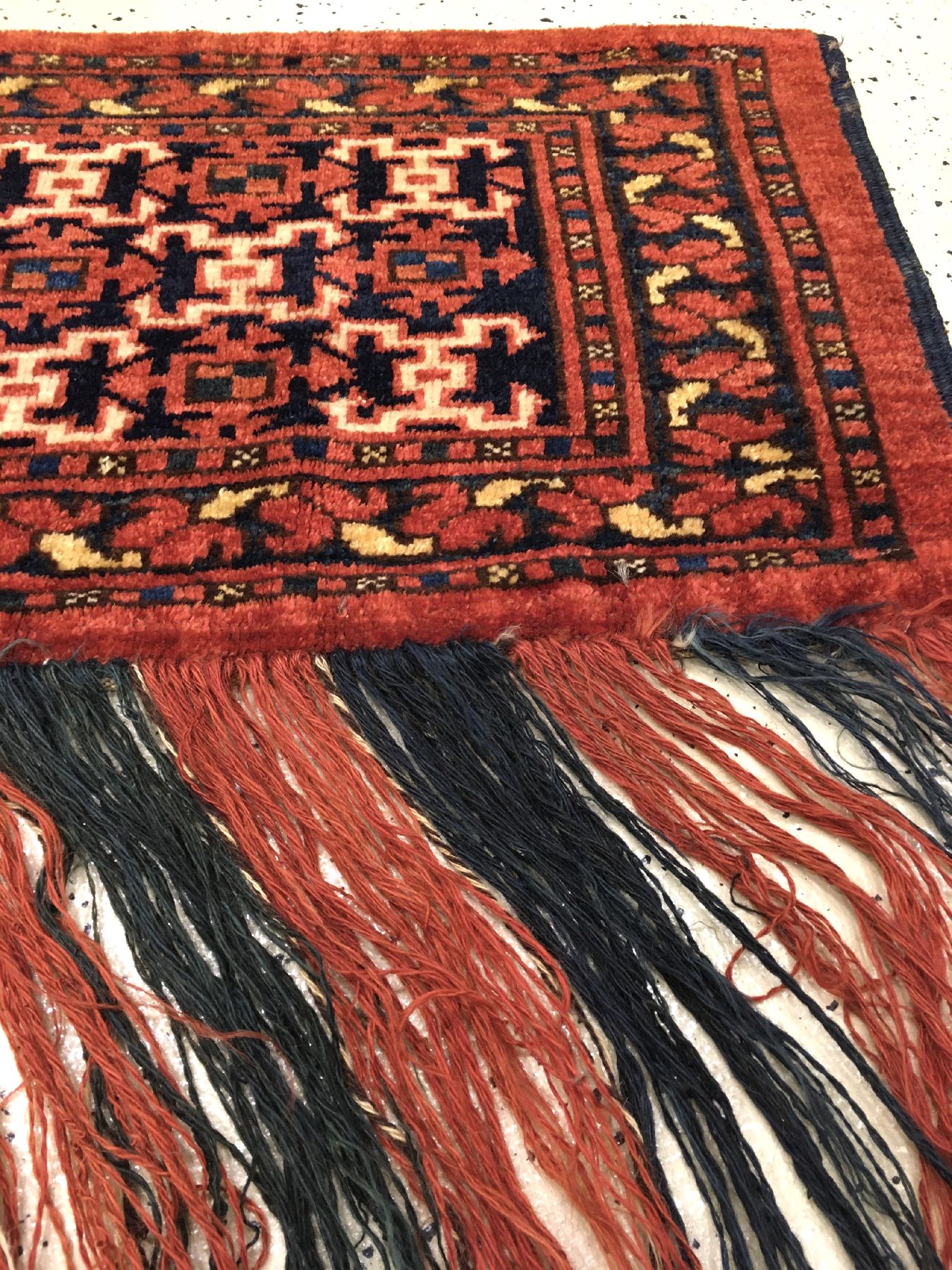Detail e: Ersari "Jollar" antik, Turkmenistan Amu-Darja, 19.Jhd., Wolle geknüpft auf Wolle. Seltener Schmuckbehang der Ersaren mit sogenannten ...