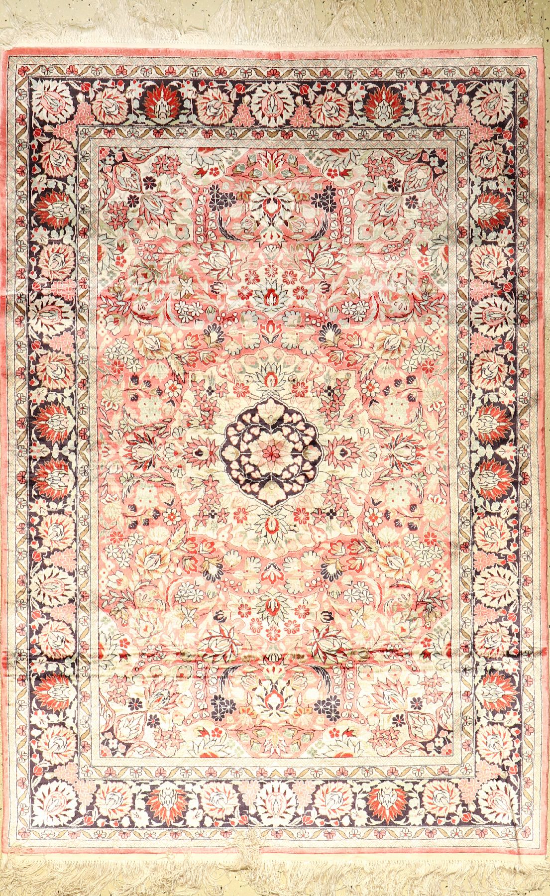China Seide, ca. 40 Jahre, Naturseide auf Baumwolle, ca. 180 x 123 cm, EHZ: 2