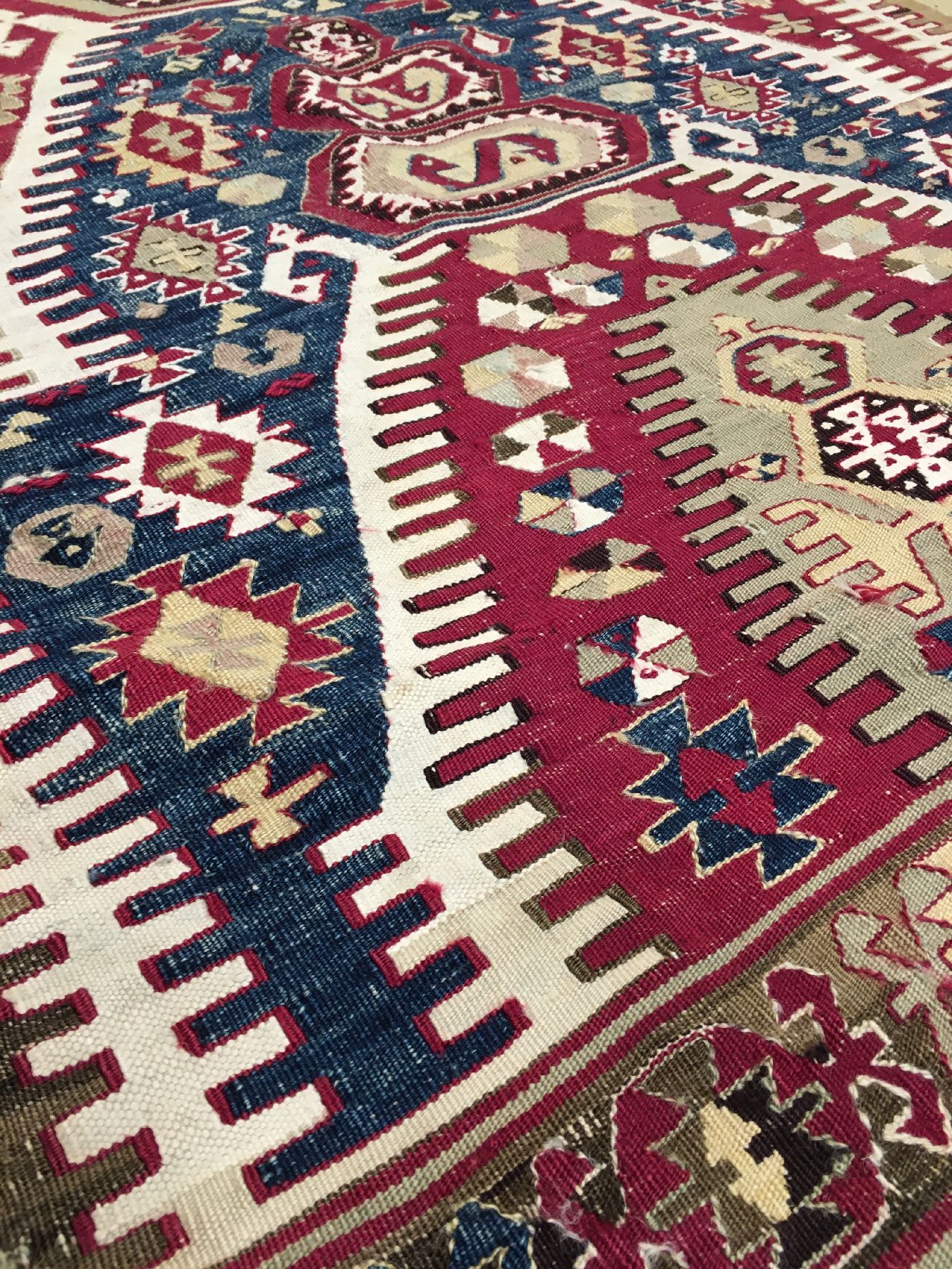 Detail d: Feiner Ostanatolischer "Gebetskelim" antik, Ostanatolien, Ende 19.Jhd., Wolle mit weißen Baumwoll-Highlights gewebt auf Wolle. Seltener ...